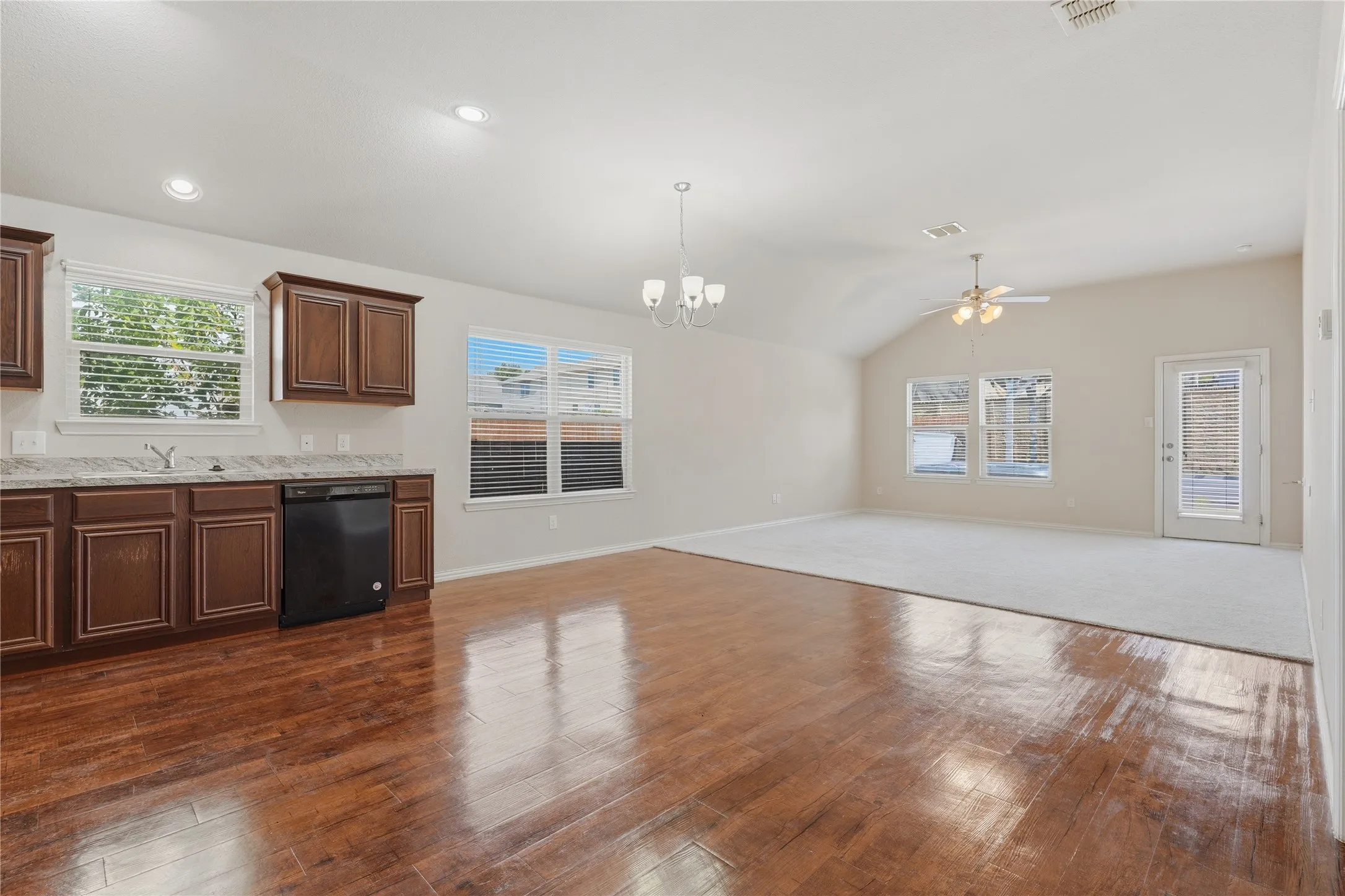 Single Family Residence For Sale in Tarrant County , 1509 Sierra Estate Trail, Fort Worth, Texas 76119, 3 Bedroom, 2 Bathroom, 2 Garage spaces, 1,416 Sqft, built in 2016, mls#21379269, Real Estate Agent in Fort Worth, Homes For Sale in Tarrant county, Homes For Sale in Fort Worth, Realtor in Fort Worth Texas, Real Estate Brokerage Independent Realty Texas, Luminita Cordes Realtor