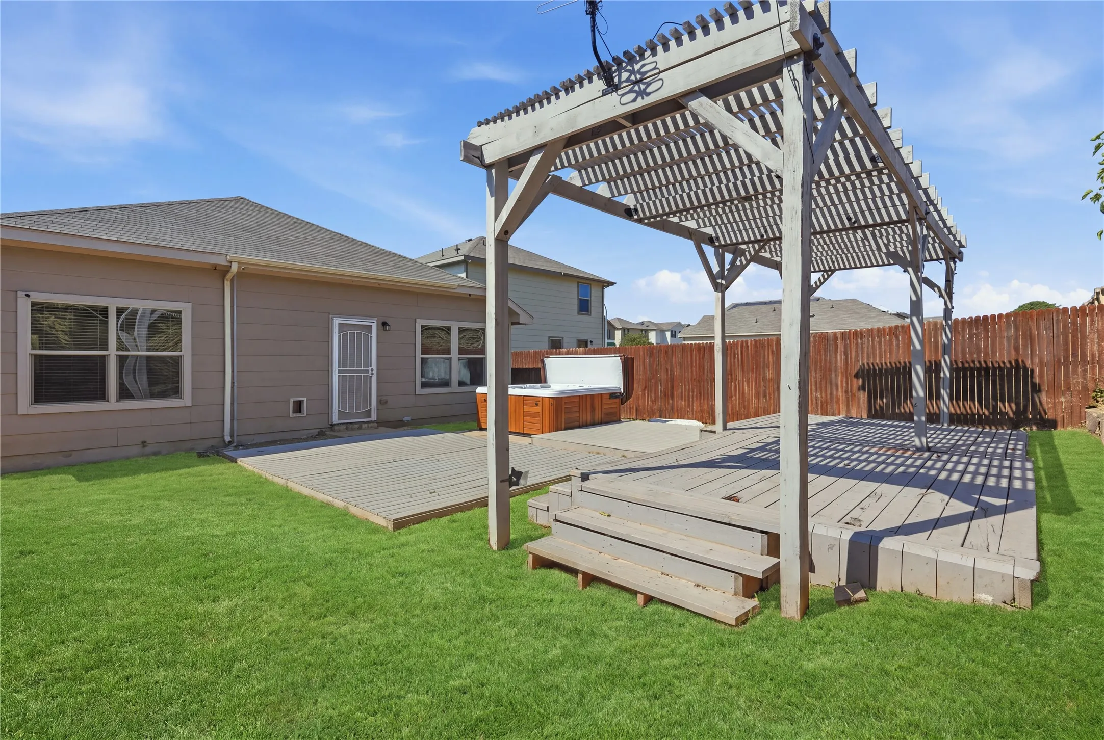 Single Family Residence For Sale in Tarrant County , 1509 Sierra Estate Trail, Fort Worth, Texas 76119, 3 Bedroom, 2 Bathroom, 2 Garage spaces, 1,416 Sqft, built in 2016, mls#21379269, Real Estate Agent in Fort Worth, Homes For Sale in Tarrant county, Homes For Sale in Fort Worth, Realtor in Fort Worth Texas, Real Estate Brokerage Independent Realty Texas, Luminita Cordes Realtor