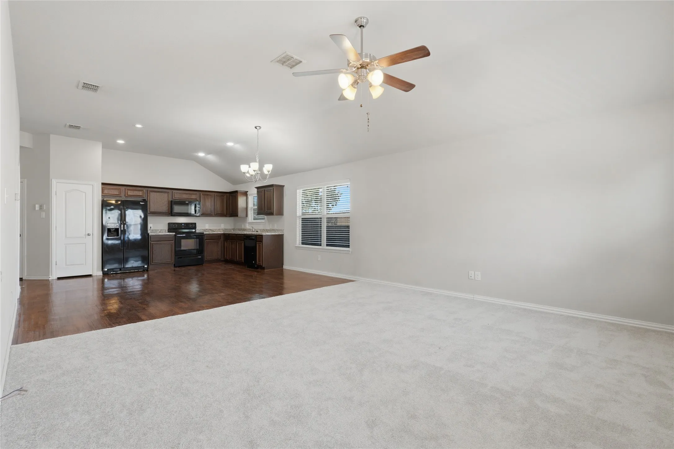 Single Family Residence For Sale in Tarrant County , 1509 Sierra Estate Trail, Fort Worth, Texas 76119, 3 Bedroom, 2 Bathroom, 2 Garage spaces, 1,416 Sqft, built in 2016, mls#21379269, Real Estate Agent in Fort Worth, Homes For Sale in Tarrant county, Homes For Sale in Fort Worth, Realtor in Fort Worth Texas, Real Estate Brokerage Independent Realty Texas, Luminita Cordes Realtor
