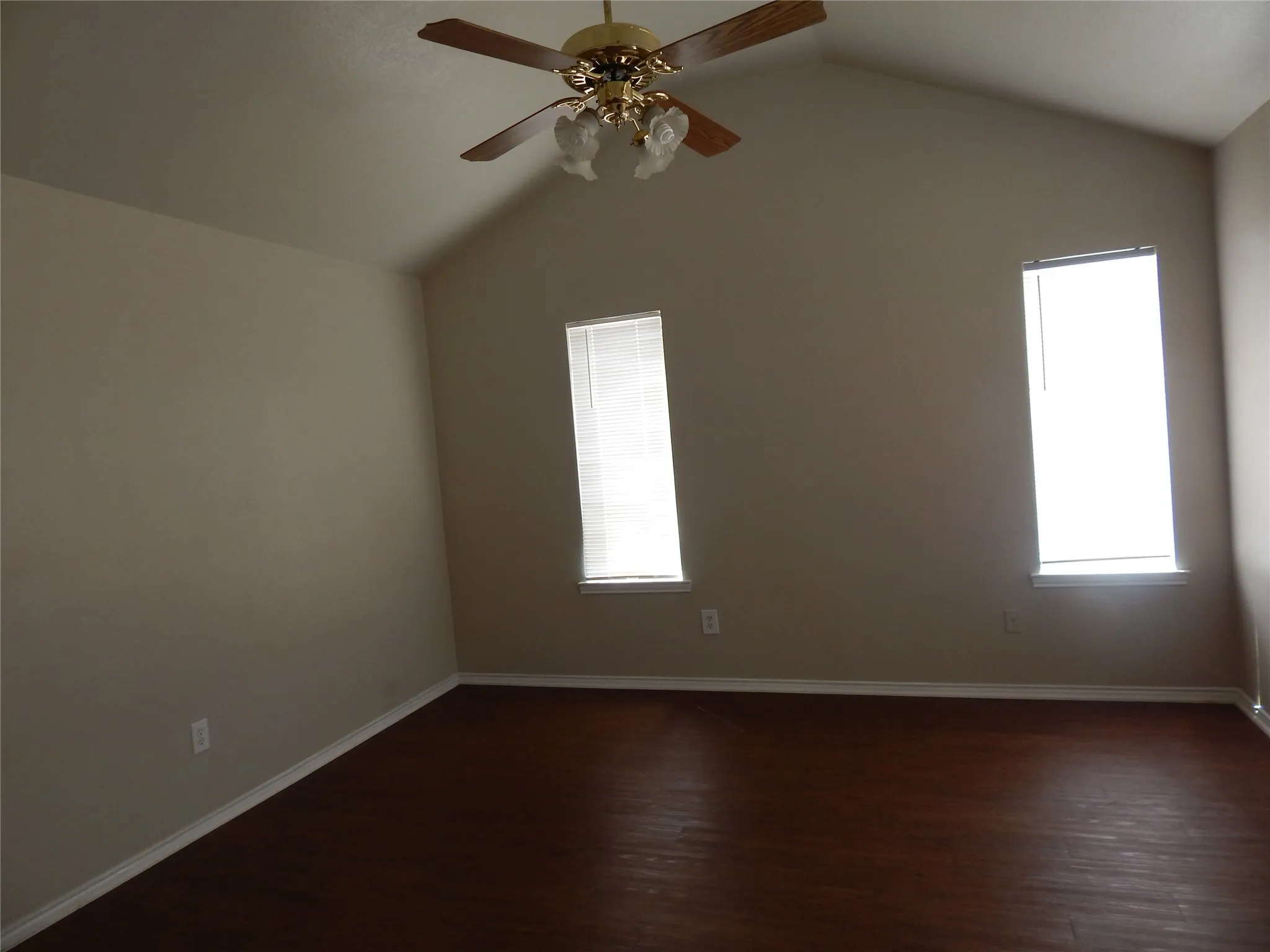 Duplex For Rent in Tarrant County , 1027 Tennessee Trail, Arlington, Texas 76017, 3 Bedroom, 3 Bathroom, 2 Garage spaces, 1,591 Sqft, built in 1999, mls#21379272, Real Estate Agent in Arlington, Homes For Rent in Tarrant county, Homes For Rent in Arlington, Realtor in Arlington Texas, Real Estate Brokerage Independent Realty Texas, Luminita Cordes Realtor