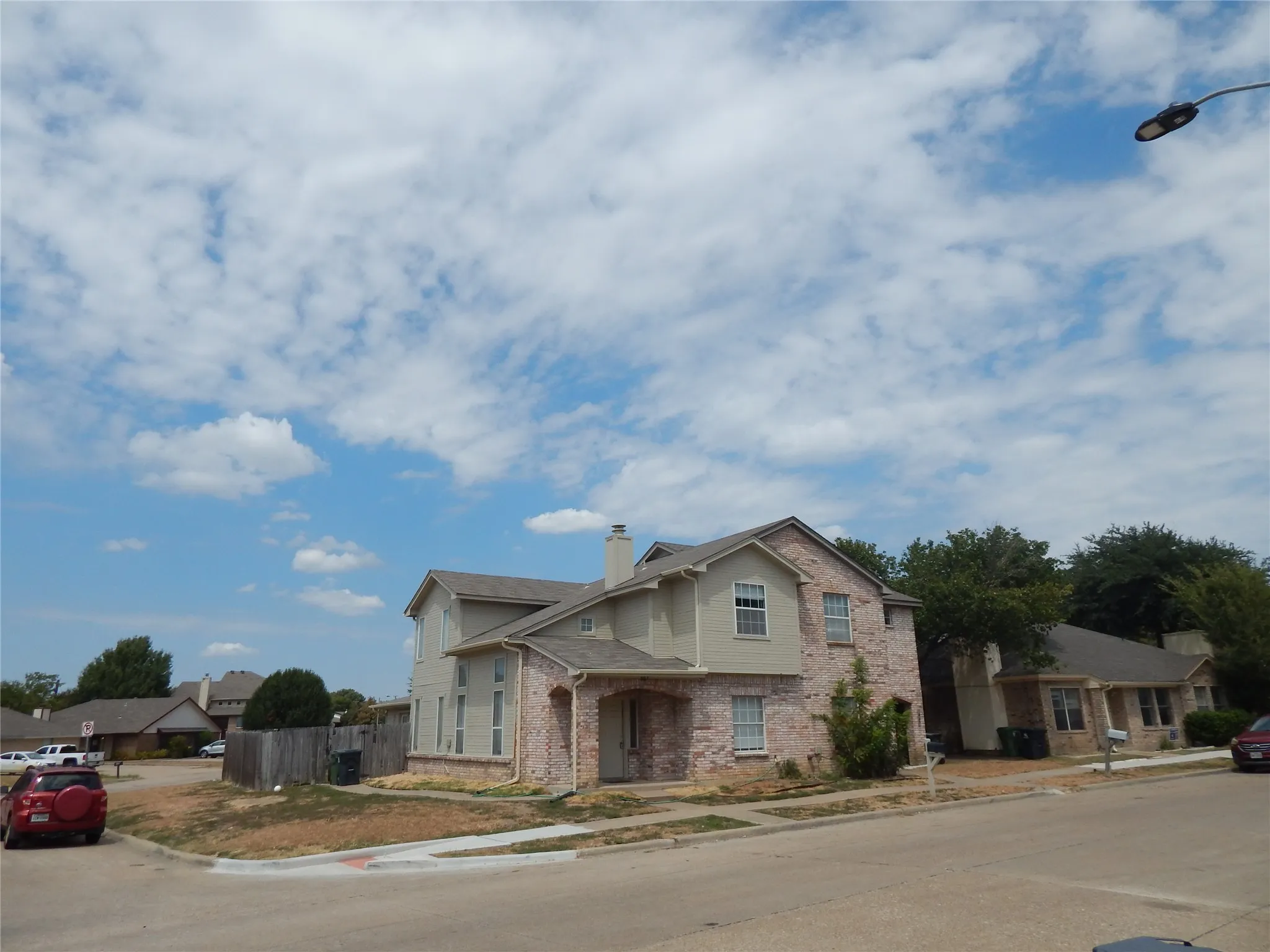 Duplex For Rent in Tarrant County , 1027 Tennessee Trail, Arlington, Texas 76017, 3 Bedroom, 3 Bathroom, 2 Garage spaces, 1,591 Sqft, built in 1999, mls#21379272, Real Estate Agent in Arlington, Homes For Rent in Tarrant county, Homes For Rent in Arlington, Realtor in Arlington Texas, Real Estate Brokerage Independent Realty Texas, Luminita Cordes Realtor