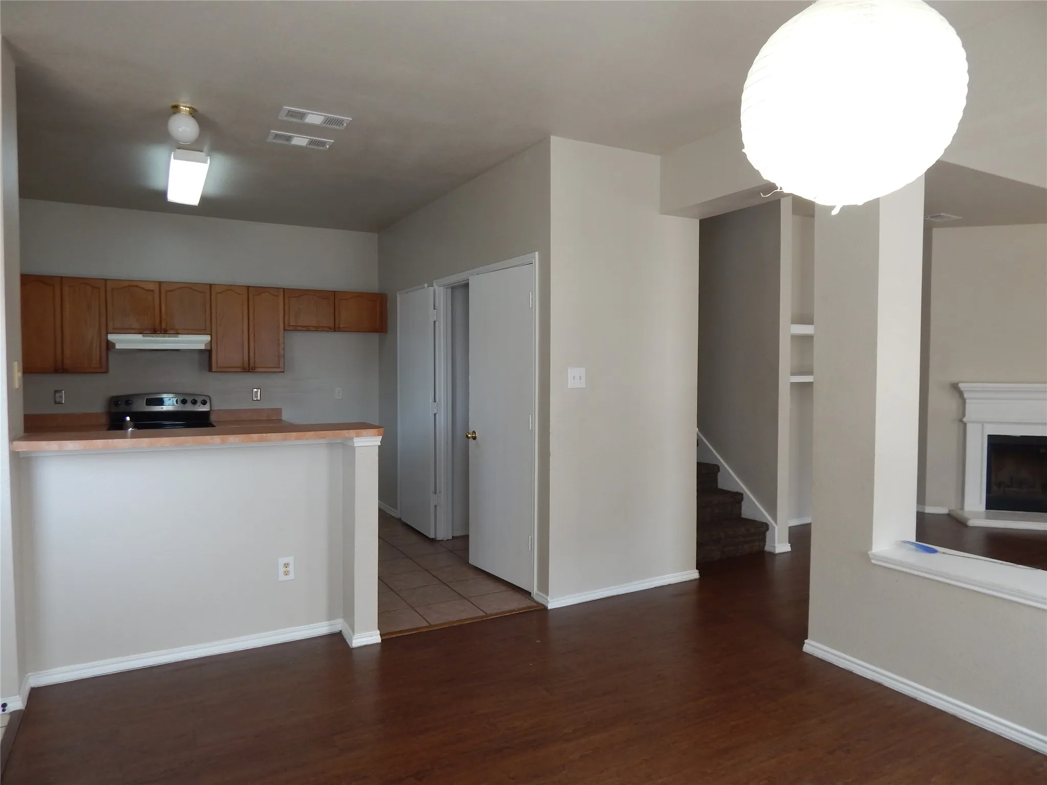 Duplex For Rent in Tarrant County , 1027 Tennessee Trail, Arlington, Texas 76017, 3 Bedroom, 3 Bathroom, 2 Garage spaces, 1,591 Sqft, built in 1999, mls#21379272, Real Estate Agent in Arlington, Homes For Rent in Tarrant county, Homes For Rent in Arlington, Realtor in Arlington Texas, Real Estate Brokerage Independent Realty Texas, Luminita Cordes Realtor