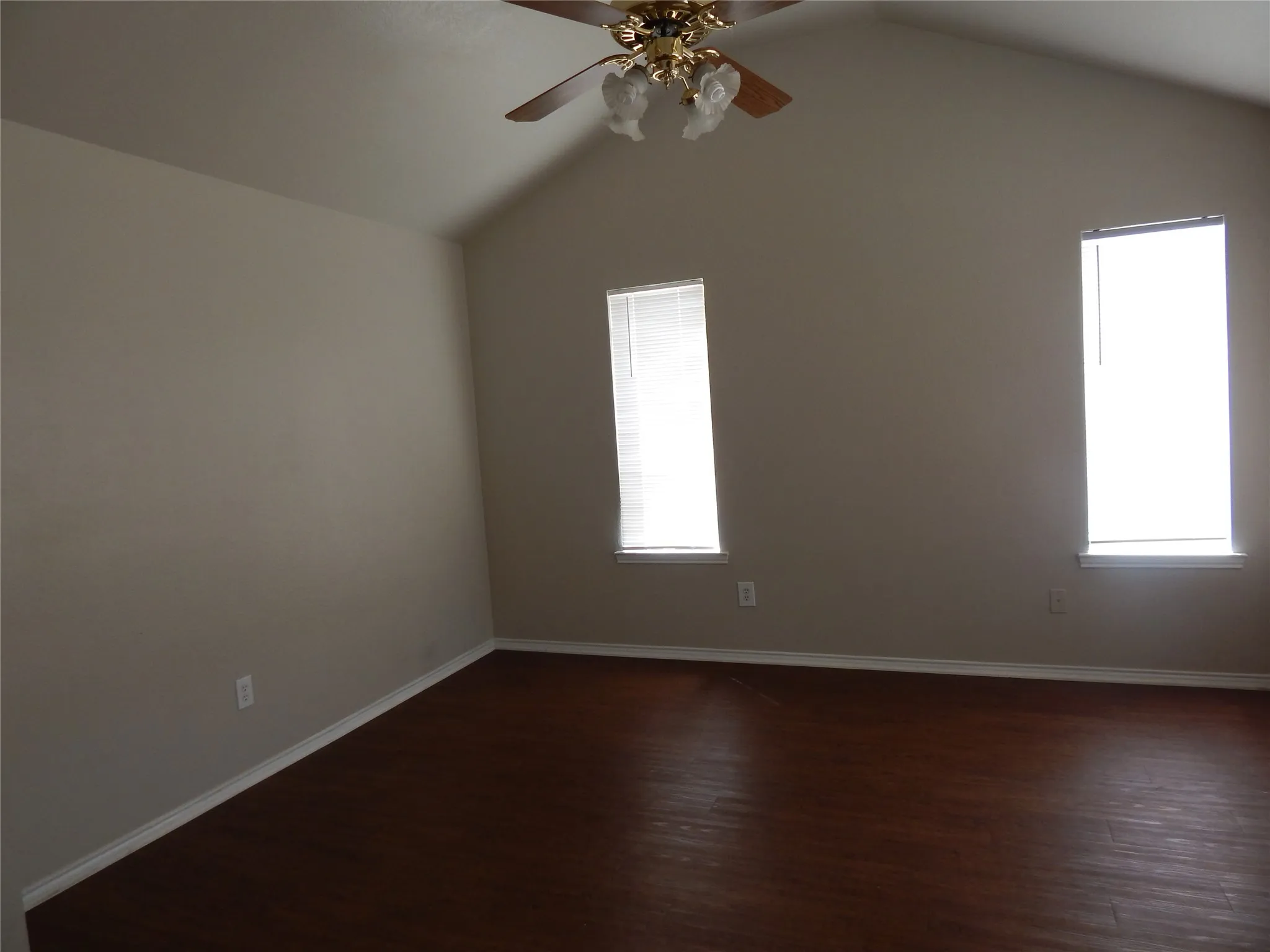 Duplex For Rent in Tarrant County , 1027 Tennessee Trail, Arlington, Texas 76017, 3 Bedroom, 3 Bathroom, 2 Garage spaces, 1,591 Sqft, built in 1999, mls#21379272, Real Estate Agent in Arlington, Homes For Rent in Tarrant county, Homes For Rent in Arlington, Realtor in Arlington Texas, Real Estate Brokerage Independent Realty Texas, Luminita Cordes Realtor