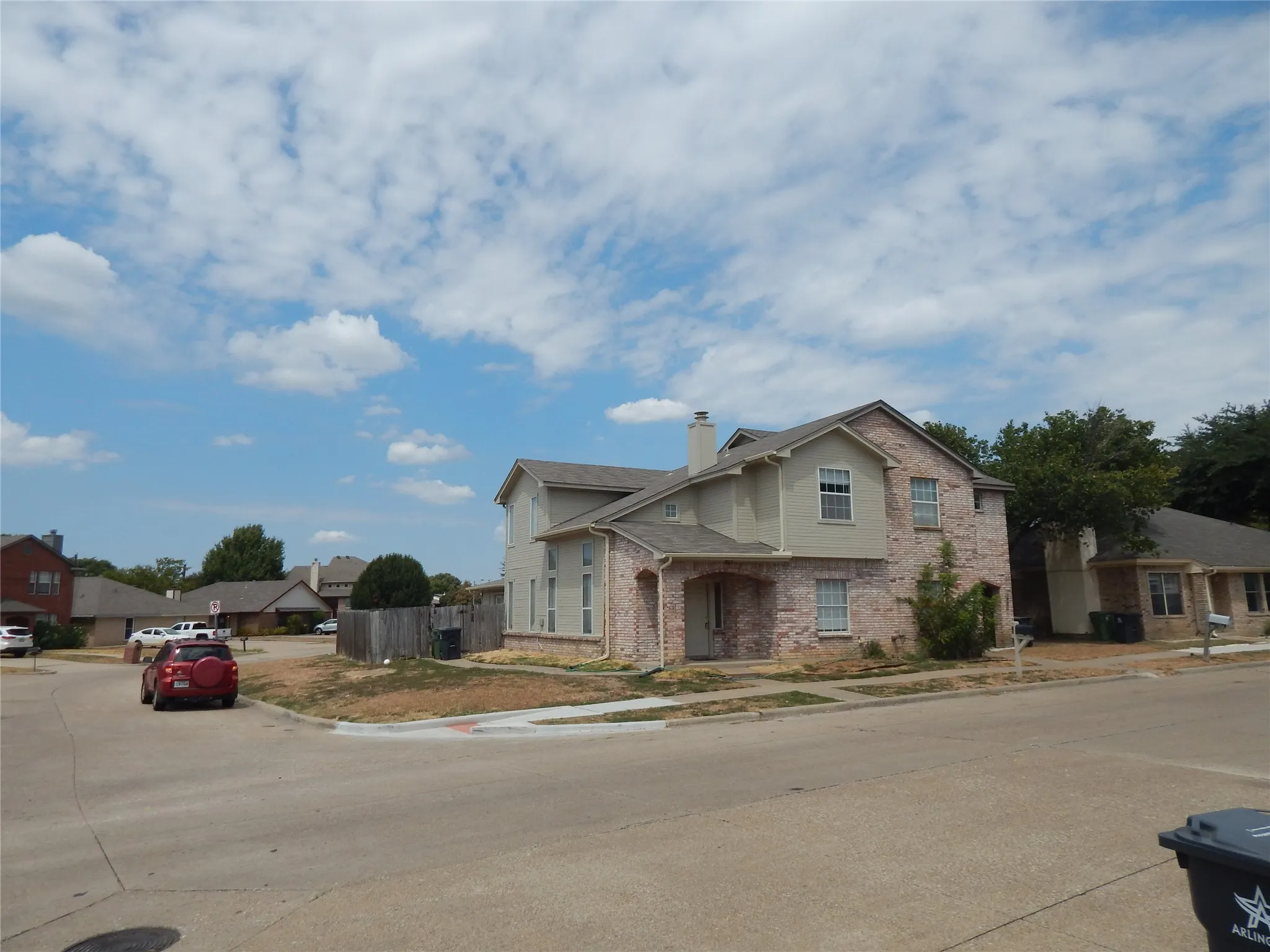 Duplex For Rent in Tarrant County , 1027 Tennessee Trail, Arlington, Texas 76017, 3 Bedroom, 3 Bathroom, 2 Garage spaces, 1,591 Sqft, built in 1999, mls#21379272, Real Estate Agent in Arlington, Homes For Rent in Tarrant county, Homes For Rent in Arlington, Realtor in Arlington Texas, Real Estate Brokerage Independent Realty Texas, Luminita Cordes Realtor