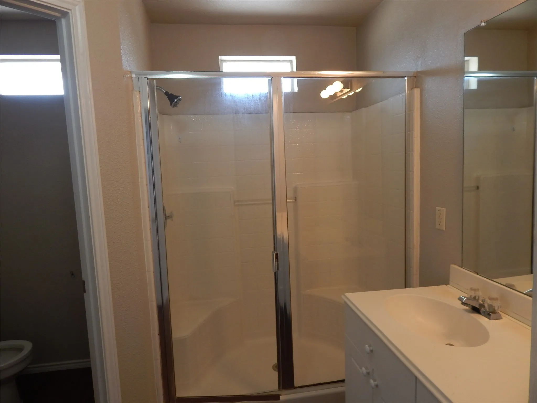 Duplex For Rent in Tarrant County , 1027 Tennessee Trail, Arlington, Texas 76017, 3 Bedroom, 3 Bathroom, 2 Garage spaces, 1,591 Sqft, built in 1999, mls#21379272, Real Estate Agent in Arlington, Homes For Rent in Tarrant county, Homes For Rent in Arlington, Realtor in Arlington Texas, Real Estate Brokerage Independent Realty Texas, Luminita Cordes Realtor