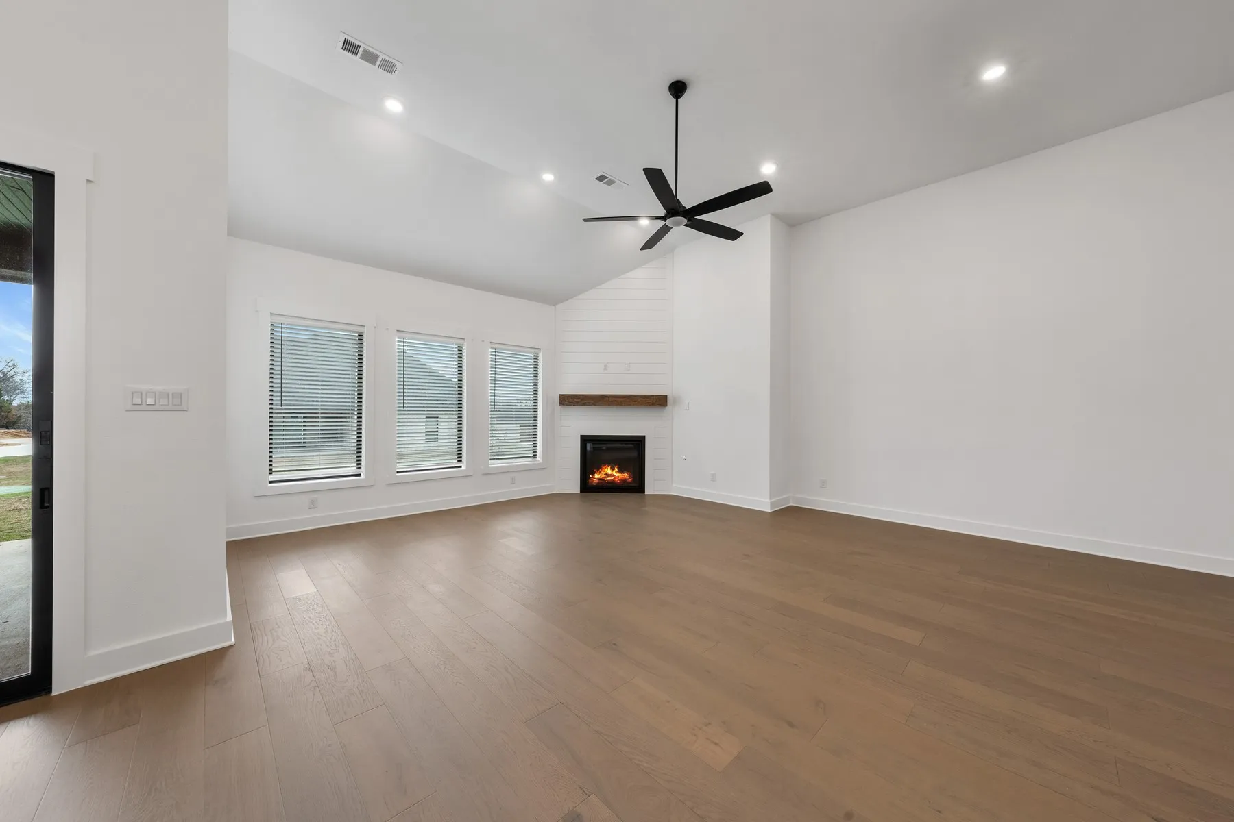 Single Family Residence For Sale in Denton County , 105 River Birch Drive, Krugerville, Texas 76227, 3 Bedroom, 3 Bathroom, 3 Garage spaces, 3,042 Sqft, built in 2026, mls#21379275, Real Estate Agent in Krugerville, Homes For Sale in Denton county, Homes For Sale in Krugerville, Realtor in Krugerville Texas, Real Estate Brokerage Independent Realty Texas, Luminita Cordes Realtor