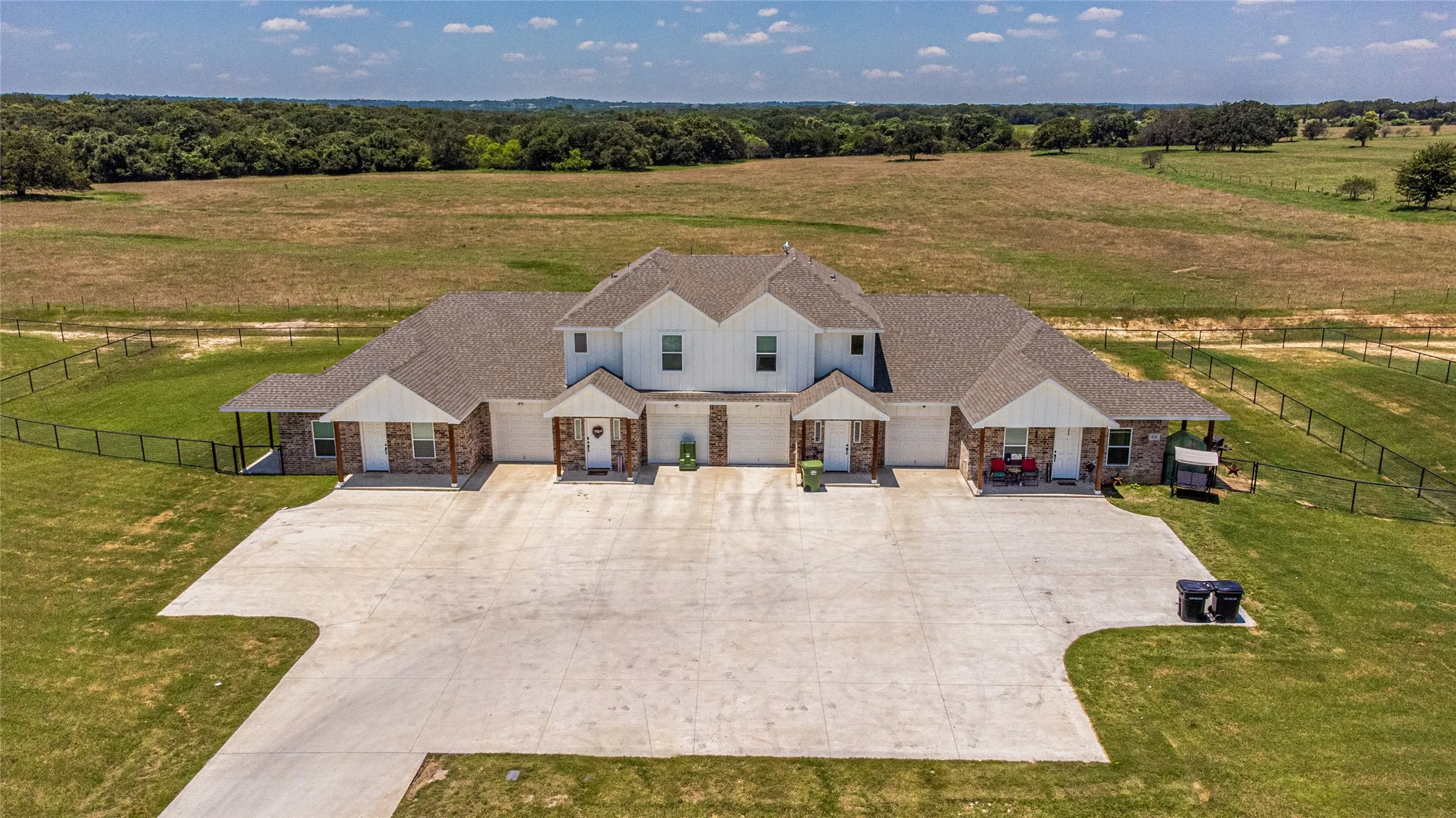 Townhouse For Rent in Parker County , 109 N Park Ct, Springtown, Texas 76082, 3 Bedroom, 3 Bathroom, 1 Garage spaces, 1,366 Sqft, built in 2019, mls#21379278, Real Estate Agent in Springtown, Homes For Rent in Parker county, Homes For Rent in Springtown, Realtor in Springtown Texas, Real Estate Brokerage Independent Realty Texas, Luminita Cordes Realtor