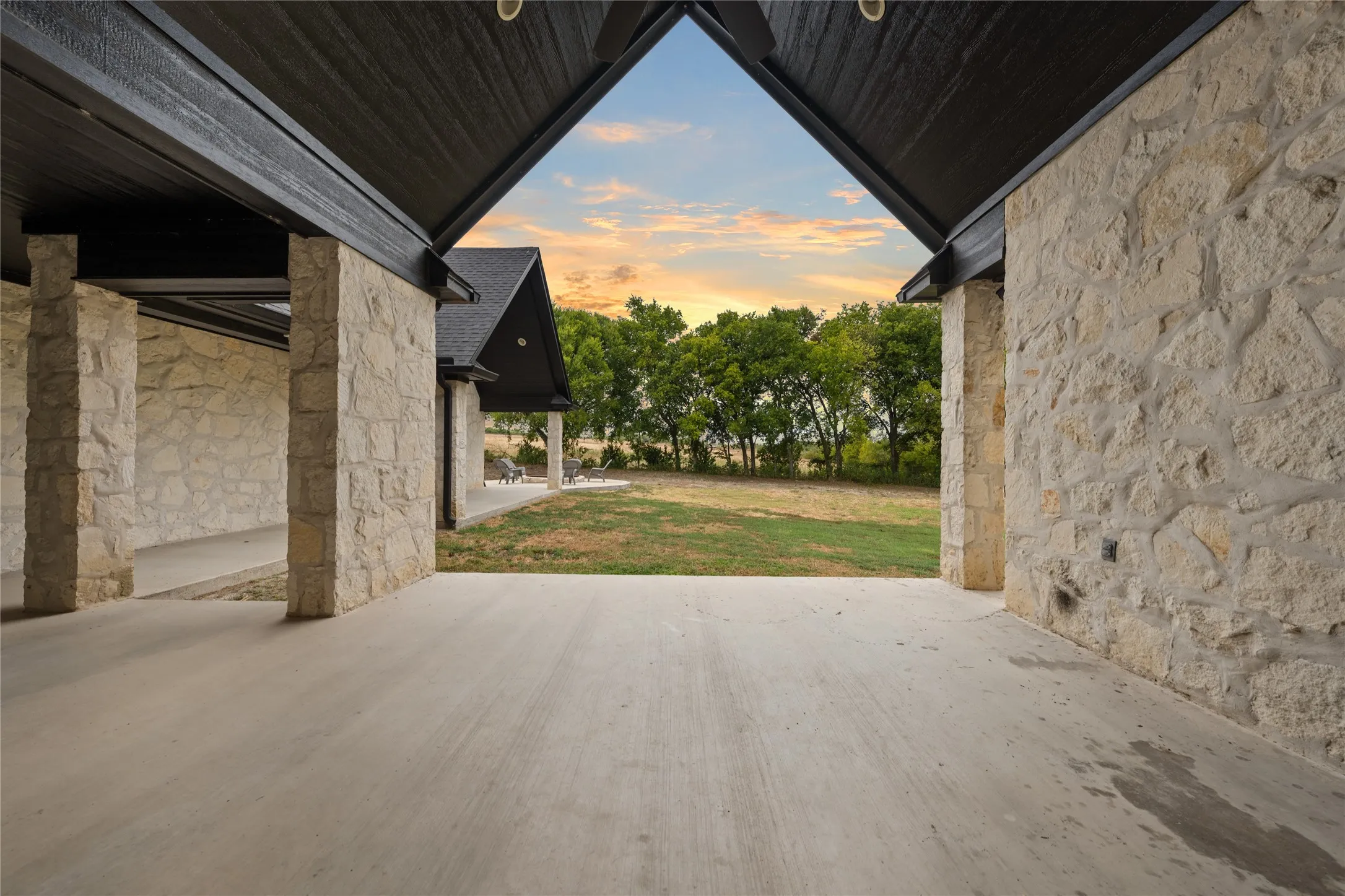 Single Family Residence For Sale in Mc Lennan County , 240 Royals Ranch Road, Lorena, Texas 76655, 4 Bedroom, 3 Bathroom, 2 Garage spaces, 2,849 Sqft, built in 2022, mls#21378316, Real Estate Agent in Lorena, Homes For Sale in Mc Lennan county, Homes For Sale in Lorena, Realtor in Lorena Texas, Real Estate Brokerage Independent Realty Texas, Luminita Cordes Realtor