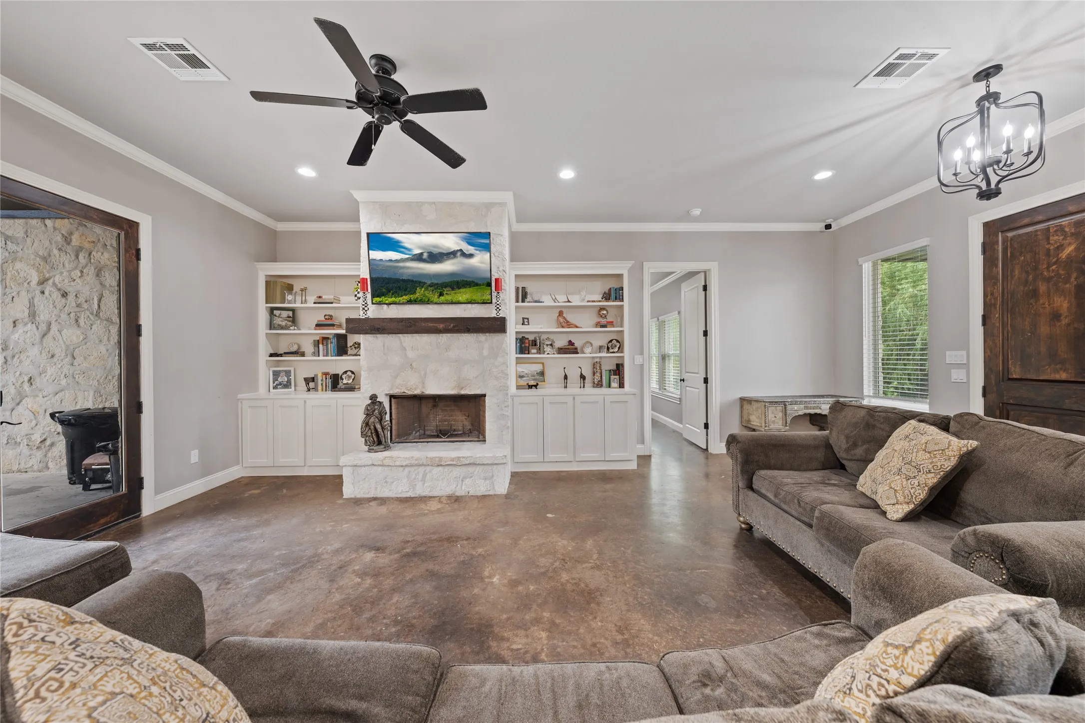Single Family Residence For Sale in Mc Lennan County , 240 Royals Ranch Road, Lorena, Texas 76655, 4 Bedroom, 3 Bathroom, 2 Garage spaces, 2,849 Sqft, built in 2022, mls#21378316, Real Estate Agent in Lorena, Homes For Sale in Mc Lennan county, Homes For Sale in Lorena, Realtor in Lorena Texas, Real Estate Brokerage Independent Realty Texas, Luminita Cordes Realtor