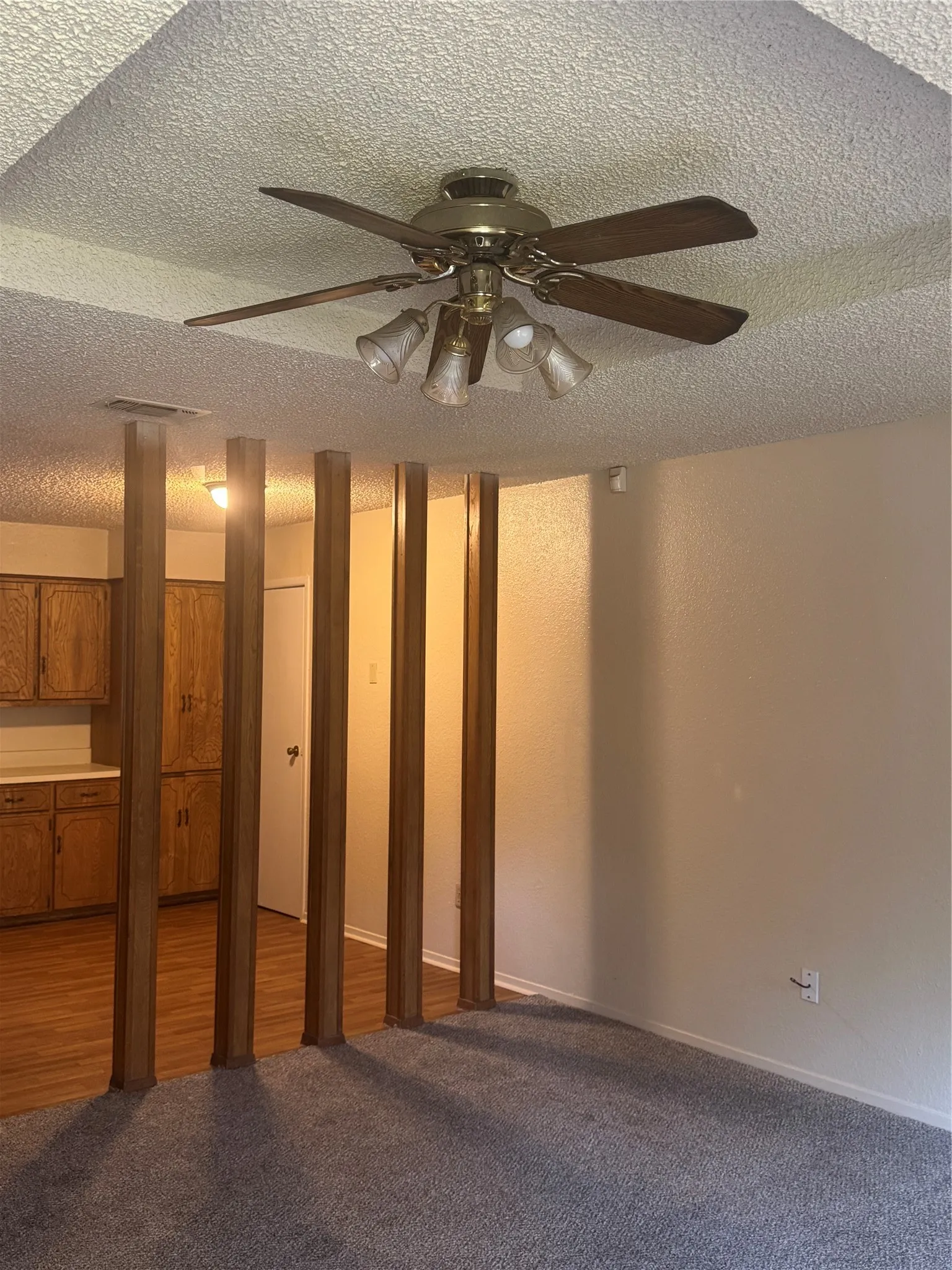 Single Family Residence For Sale in Hunt County , 1201 Division Street, Greenville, Texas 75401, 3 Bedroom, 2 Bathroom, 1 Garage spaces, 1,120 Sqft, built in 1965, mls#21374889, Real Estate Agent in Greenville, Homes For Sale in Hunt county, Homes For Sale in Greenville, Realtor in Greenville Texas, Real Estate Brokerage Independent Realty Texas, Luminita Cordes Realtor