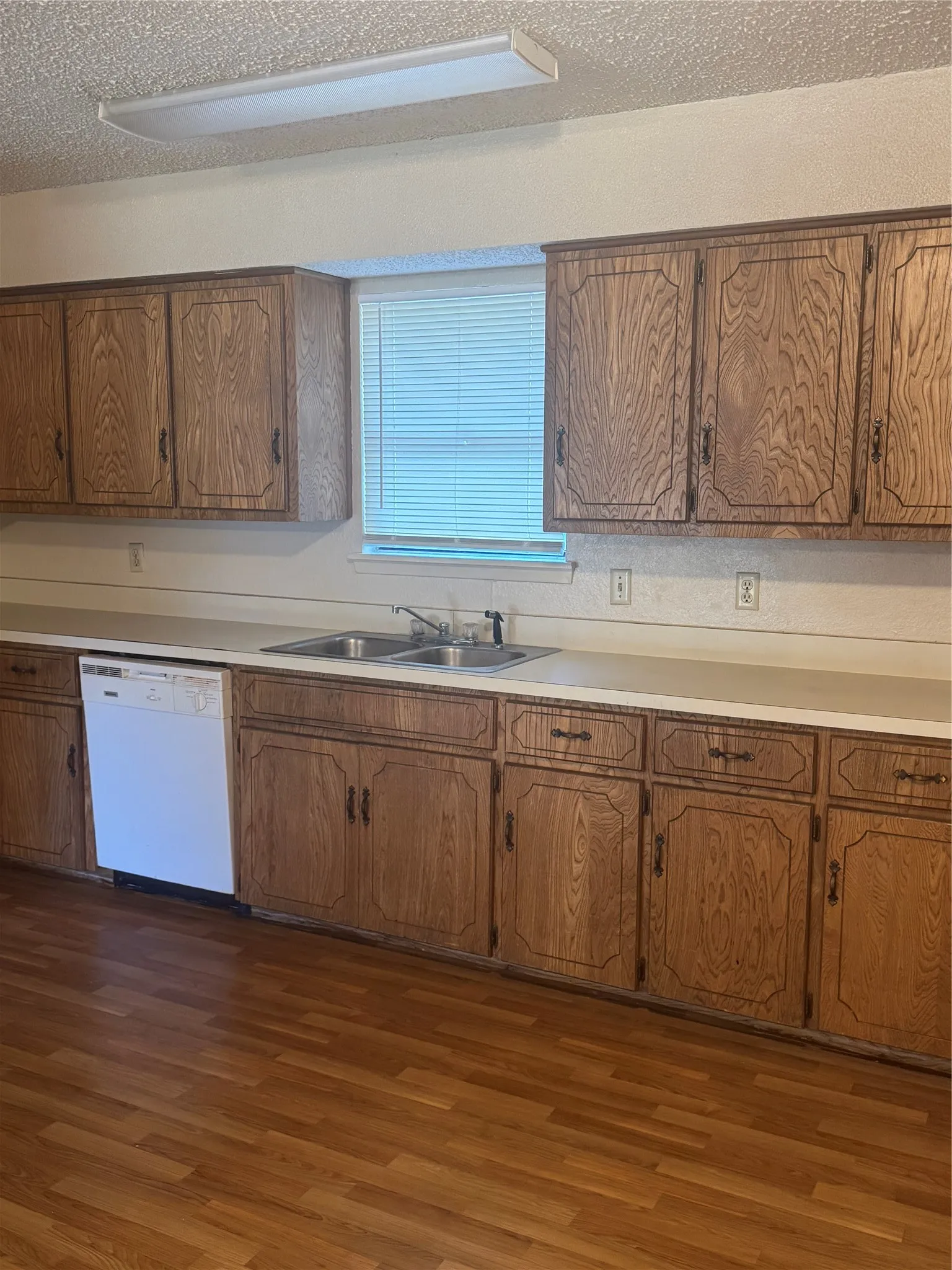 Single Family Residence For Sale in Hunt County , 1201 Division Street, Greenville, Texas 75401, 3 Bedroom, 2 Bathroom, 1 Garage spaces, 1,120 Sqft, built in 1965, mls#21374889, Real Estate Agent in Greenville, Homes For Sale in Hunt county, Homes For Sale in Greenville, Realtor in Greenville Texas, Real Estate Brokerage Independent Realty Texas, Luminita Cordes Realtor