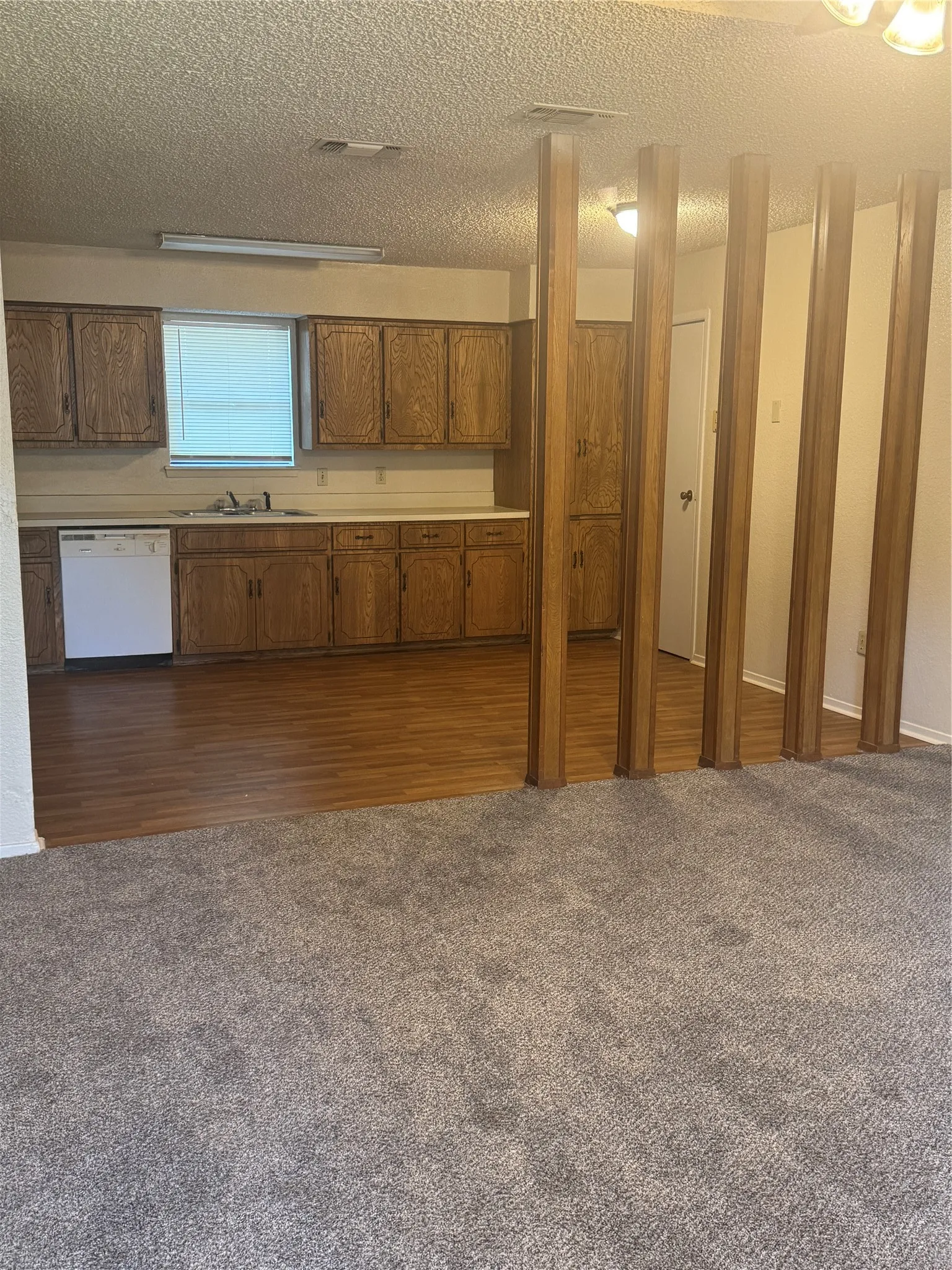 Single Family Residence For Sale in Hunt County , 1201 Division Street, Greenville, Texas 75401, 3 Bedroom, 2 Bathroom, 1 Garage spaces, 1,120 Sqft, built in 1965, mls#21374889, Real Estate Agent in Greenville, Homes For Sale in Hunt county, Homes For Sale in Greenville, Realtor in Greenville Texas, Real Estate Brokerage Independent Realty Texas, Luminita Cordes Realtor