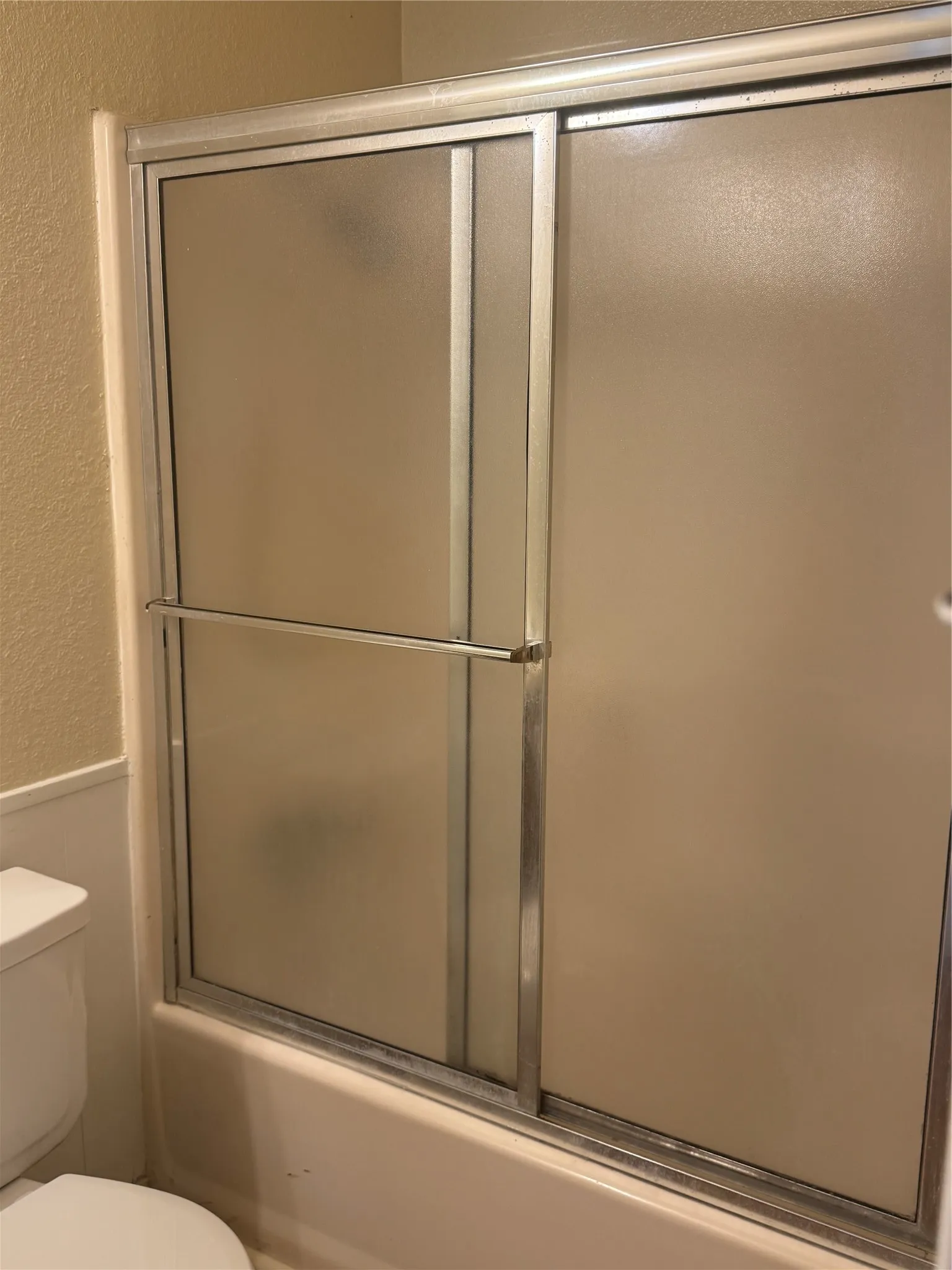 Single Family Residence For Sale in Hunt County , 1201 Division Street, Greenville, Texas 75401, 3 Bedroom, 2 Bathroom, 1 Garage spaces, 1,120 Sqft, built in 1965, mls#21374889, Real Estate Agent in Greenville, Homes For Sale in Hunt county, Homes For Sale in Greenville, Realtor in Greenville Texas, Real Estate Brokerage Independent Realty Texas, Luminita Cordes Realtor