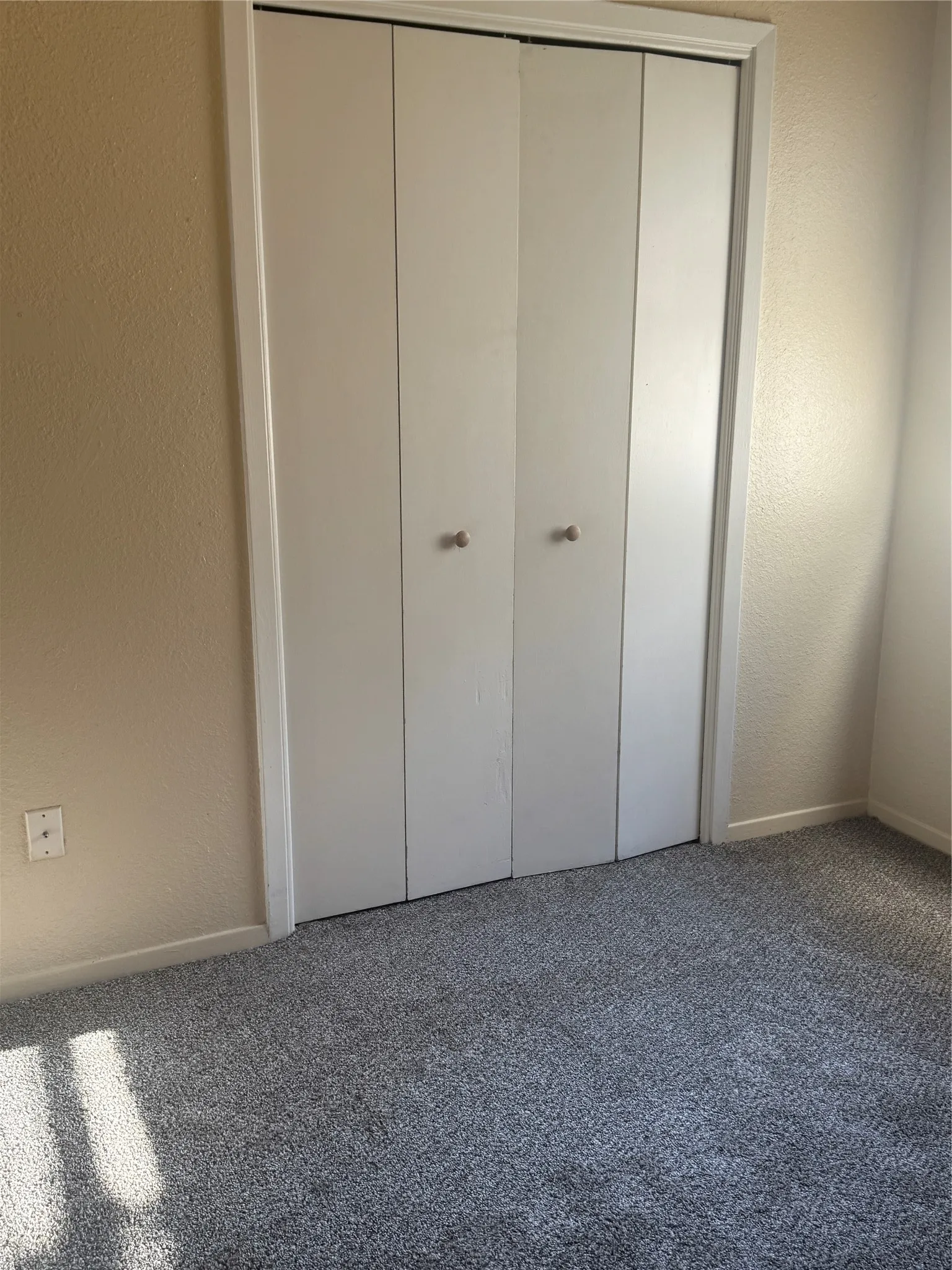 Single Family Residence For Sale in Hunt County , 1201 Division Street, Greenville, Texas 75401, 3 Bedroom, 2 Bathroom, 1 Garage spaces, 1,120 Sqft, built in 1965, mls#21374889, Real Estate Agent in Greenville, Homes For Sale in Hunt county, Homes For Sale in Greenville, Realtor in Greenville Texas, Real Estate Brokerage Independent Realty Texas, Luminita Cordes Realtor
