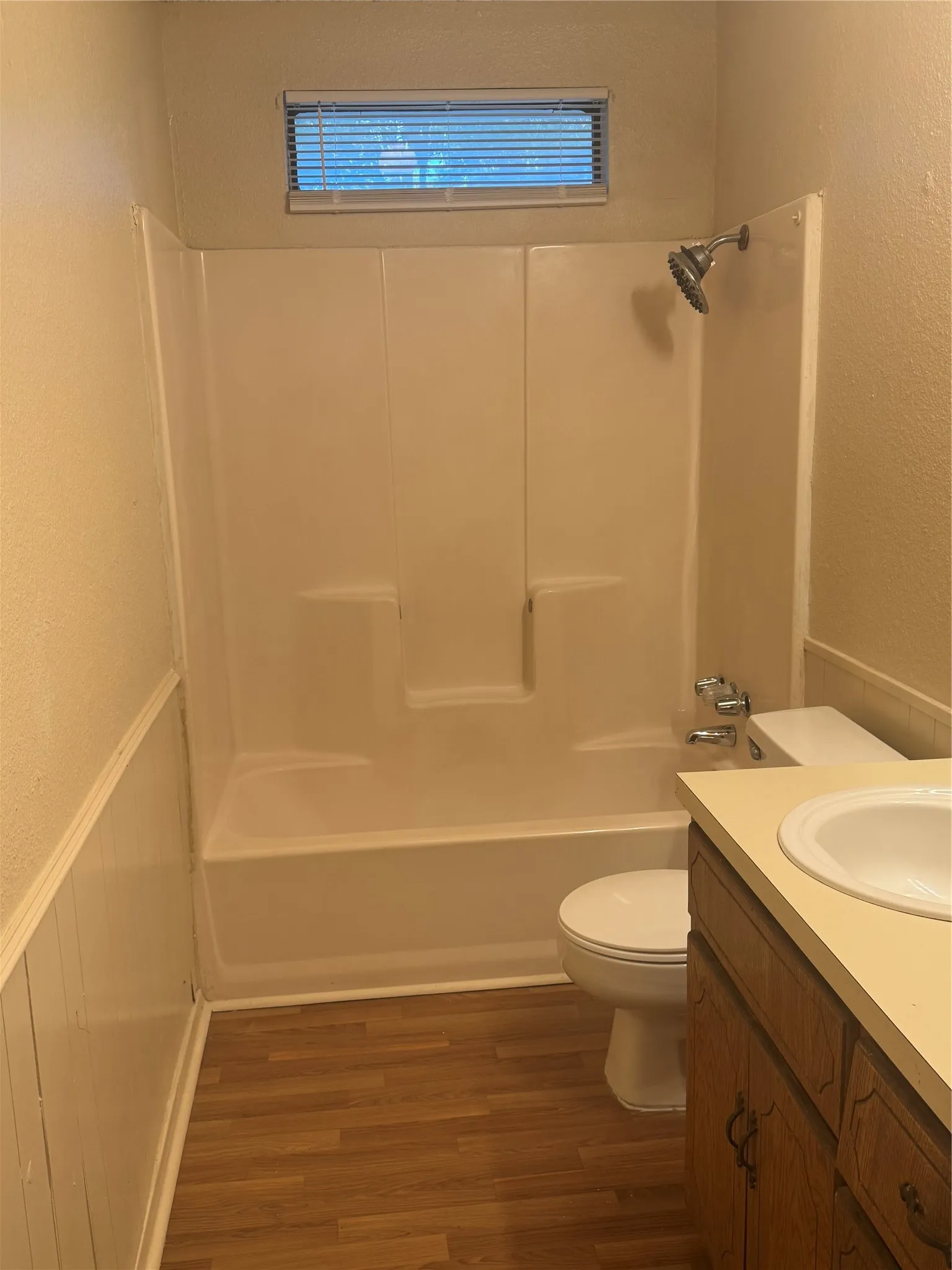 Single Family Residence For Sale in Hunt County , 1201 Division Street, Greenville, Texas 75401, 3 Bedroom, 2 Bathroom, 1 Garage spaces, 1,120 Sqft, built in 1965, mls#21374889, Real Estate Agent in Greenville, Homes For Sale in Hunt county, Homes For Sale in Greenville, Realtor in Greenville Texas, Real Estate Brokerage Independent Realty Texas, Luminita Cordes Realtor