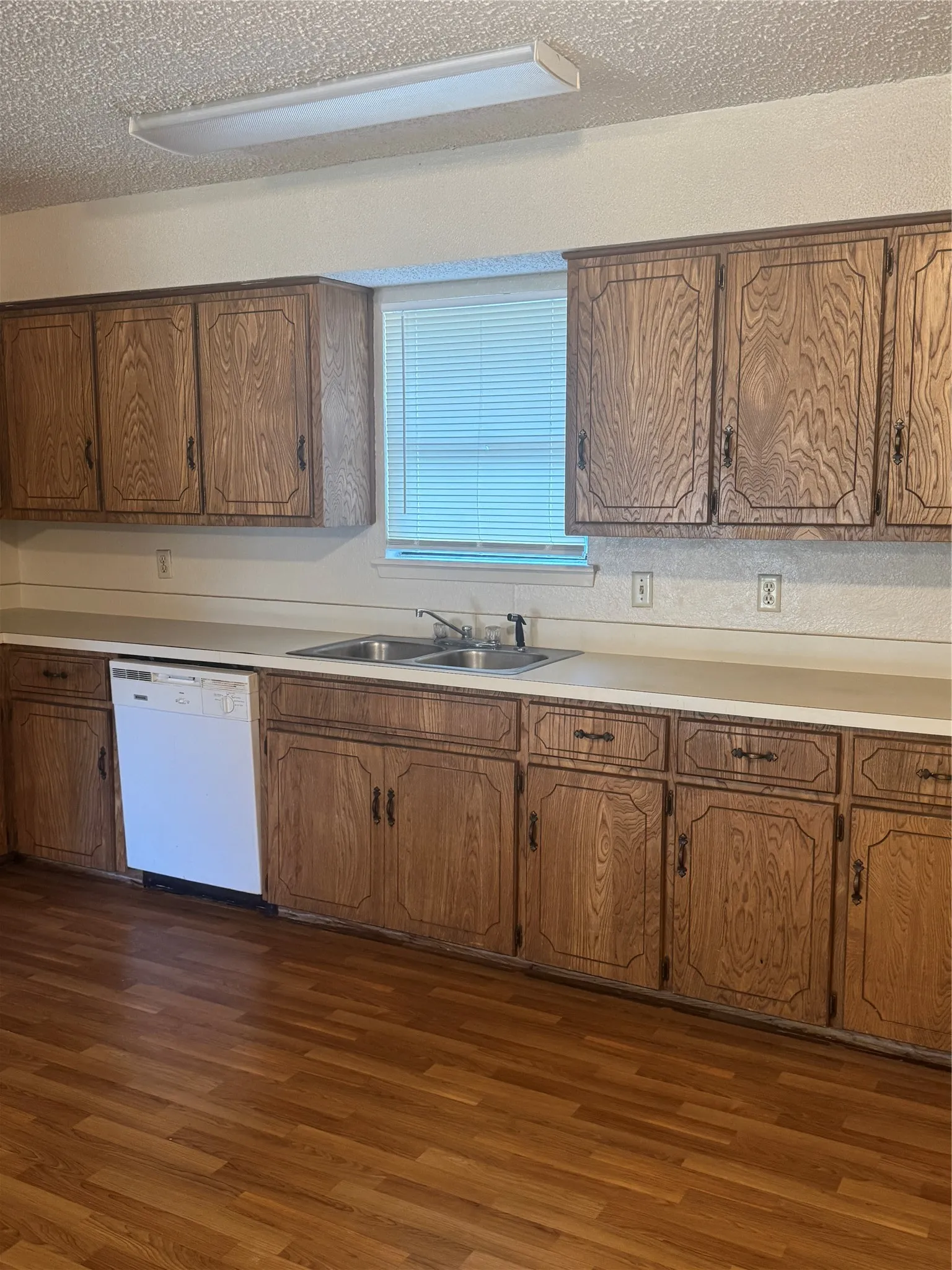 Single Family Residence For Sale in Hunt County , 1201 Division Street, Greenville, Texas 75401, 3 Bedroom, 2 Bathroom, 1 Garage spaces, 1,120 Sqft, built in 1965, mls#21374889, Real Estate Agent in Greenville, Homes For Sale in Hunt county, Homes For Sale in Greenville, Realtor in Greenville Texas, Real Estate Brokerage Independent Realty Texas, Luminita Cordes Realtor