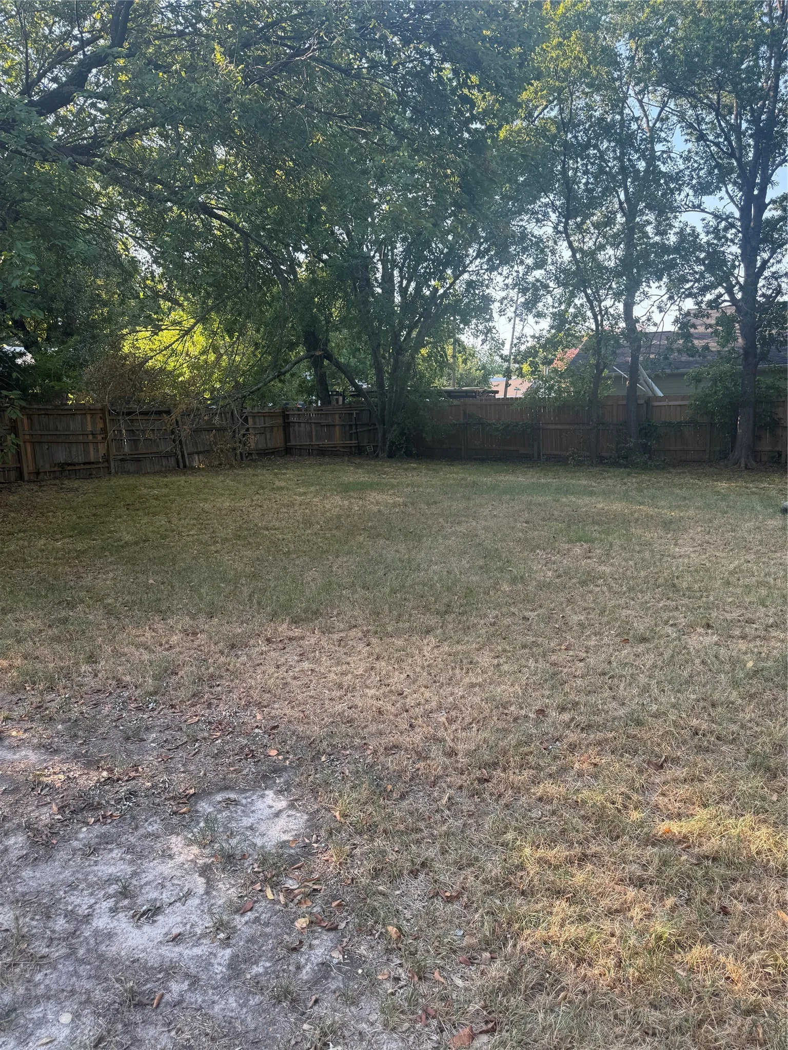 Single Family Residence For Sale in Hunt County , 1201 Division Street, Greenville, Texas 75401, 3 Bedroom, 2 Bathroom, 1 Garage spaces, 1,120 Sqft, built in 1965, mls#21374889, Real Estate Agent in Greenville, Homes For Sale in Hunt county, Homes For Sale in Greenville, Realtor in Greenville Texas, Real Estate Brokerage Independent Realty Texas, Luminita Cordes Realtor