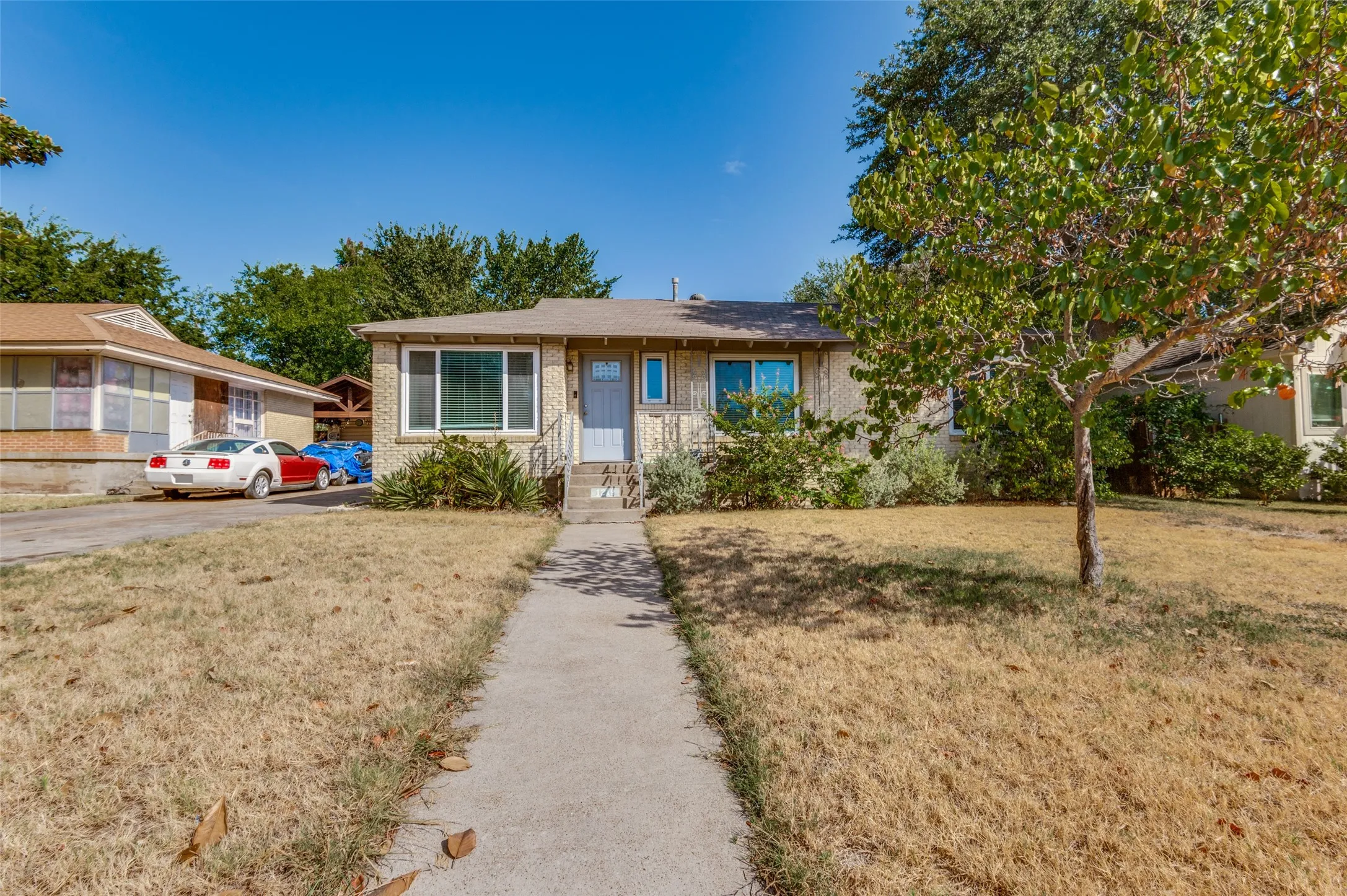 Single Family Residence For Sale in Dallas County , 1219 Mcadams Avenue, Dallas, Texas 75224, 3 Bedroom, 2 Bathroom, 2 Garage spaces, 1,396 Sqft, built in 1950, mls#21373786, Real Estate Agent in Dallas, Homes For Sale in Dallas county, Homes For Sale in Dallas, Realtor in Dallas Texas, Real Estate Brokerage Independent Realty Texas, Luminita Cordes Realtor