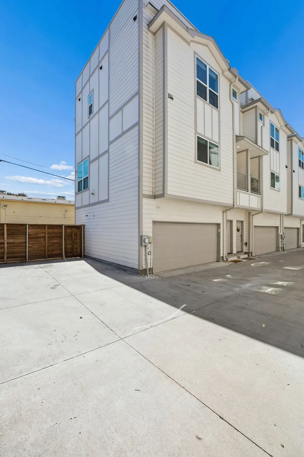 Condominium For Rent in Dallas County , 1917 Landon Lane, Dallas, Texas 75204, 2 Bedroom, 3 Bathroom, 2 Garage spaces, 1,566 Sqft, built in 2021, mls#21379078, Real Estate Agent in Dallas, Homes For Rent in Dallas county, Homes For Rent in Dallas, Realtor in Dallas Texas, Real Estate Brokerage Independent Realty Texas, Luminita Cordes Realtor