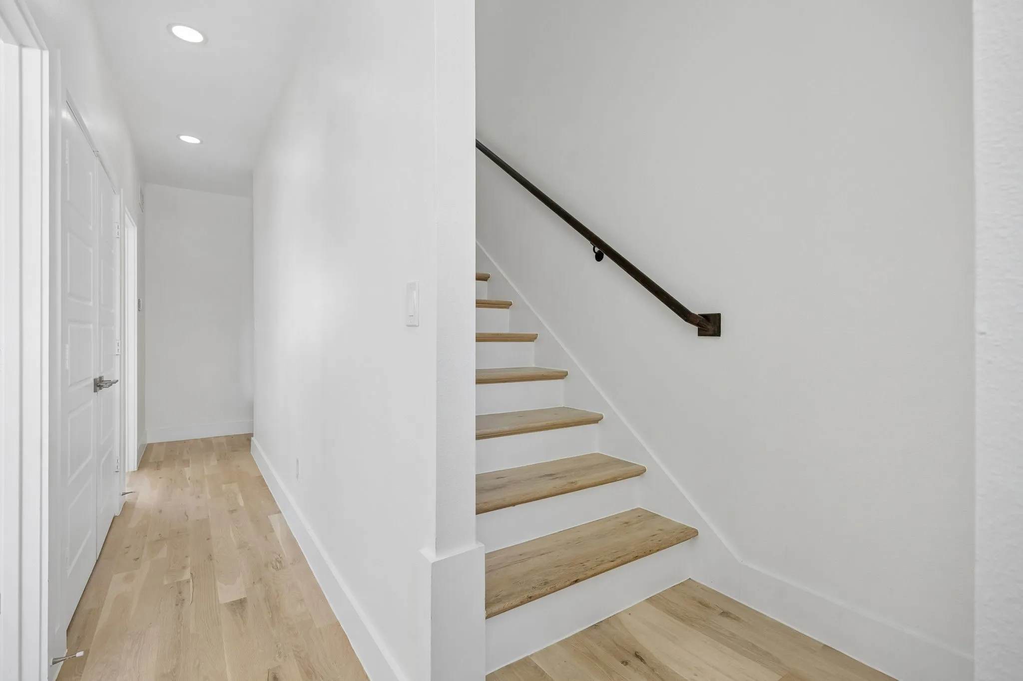 Condominium For Rent in Dallas County , 1917 Landon Lane, Dallas, Texas 75204, 2 Bedroom, 3 Bathroom, 2 Garage spaces, 1,566 Sqft, built in 2021, mls#21379078, Real Estate Agent in Dallas, Homes For Rent in Dallas county, Homes For Rent in Dallas, Realtor in Dallas Texas, Real Estate Brokerage Independent Realty Texas, Luminita Cordes Realtor