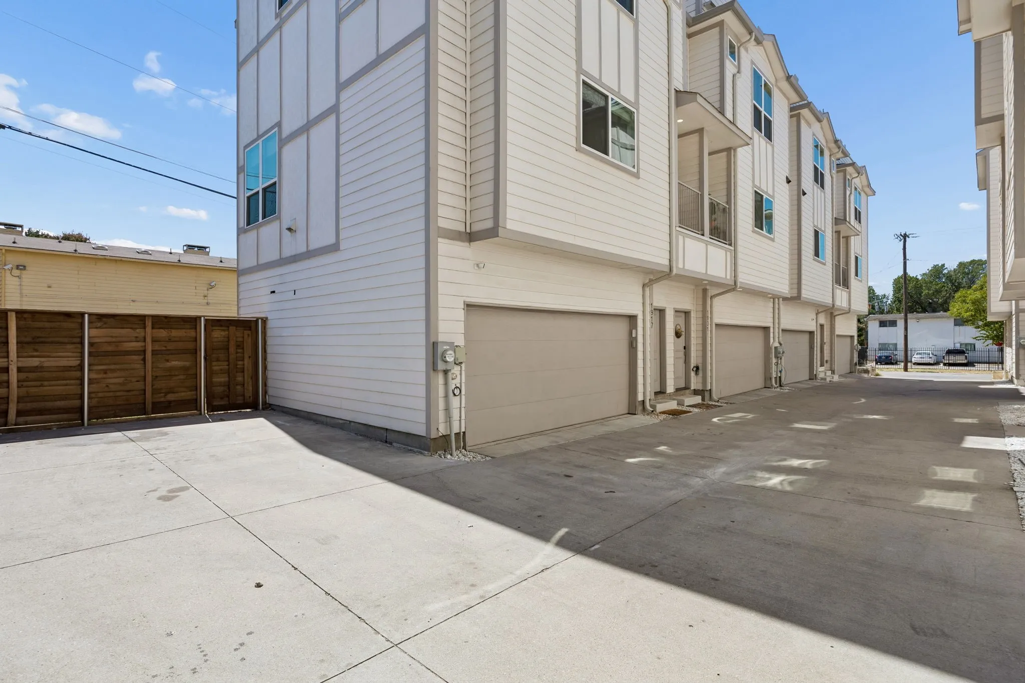 Condominium For Rent in Dallas County , 1917 Landon Lane, Dallas, Texas 75204, 2 Bedroom, 3 Bathroom, 2 Garage spaces, 1,566 Sqft, built in 2021, mls#21379078, Real Estate Agent in Dallas, Homes For Rent in Dallas county, Homes For Rent in Dallas, Realtor in Dallas Texas, Real Estate Brokerage Independent Realty Texas, Luminita Cordes Realtor