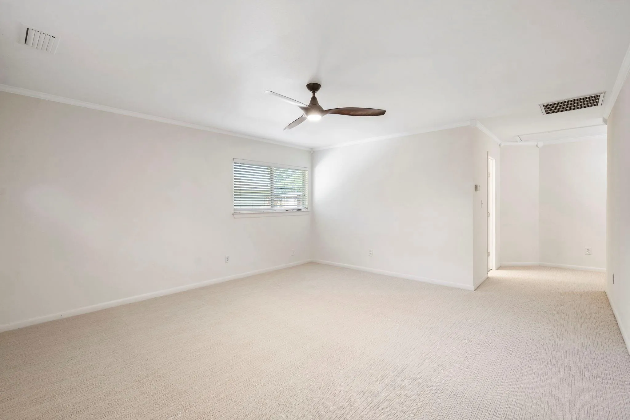 Single Family Residence For Rent in Dallas County , 7162 Carrousel Circle, Dallas, Texas 75214, 4 Bedroom, 3 Bathroom, Garage spaces, 2,493 Sqft, built in 1971, mls#21379305, Real Estate Agent in Dallas, Homes For Rent in Dallas county, Homes For Rent in Dallas, Realtor in Dallas Texas, Real Estate Brokerage Independent Realty Texas, Luminita Cordes Realtor