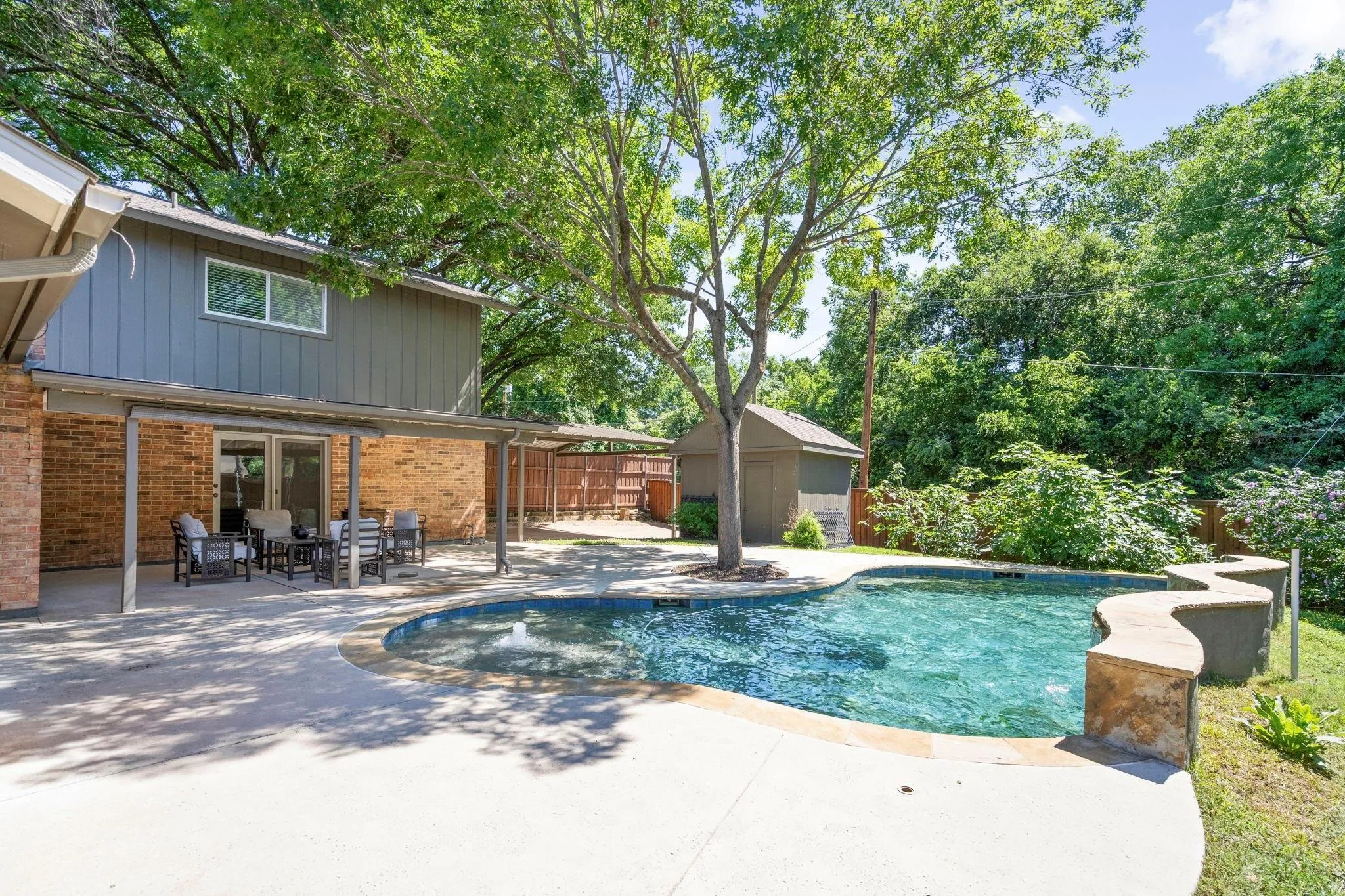 Single Family Residence For Rent in Dallas County , 7162 Carrousel Circle, Dallas, Texas 75214, 4 Bedroom, 3 Bathroom, Garage spaces, 2,493 Sqft, built in 1971, mls#21379305, Real Estate Agent in Dallas, Homes For Rent in Dallas county, Homes For Rent in Dallas, Realtor in Dallas Texas, Real Estate Brokerage Independent Realty Texas, Luminita Cordes Realtor