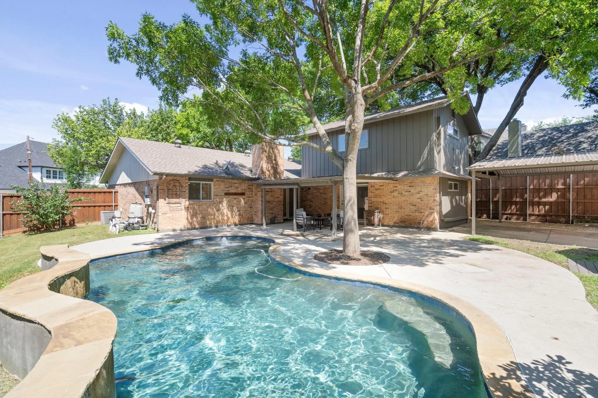 Single Family Residence For Rent in Dallas County , 7162 Carrousel Circle, Dallas, Texas 75214, 4 Bedroom, 3 Bathroom, Garage spaces, 2,493 Sqft, built in 1971, mls#21379305, Real Estate Agent in Dallas, Homes For Rent in Dallas county, Homes For Rent in Dallas, Realtor in Dallas Texas, Real Estate Brokerage Independent Realty Texas, Luminita Cordes Realtor