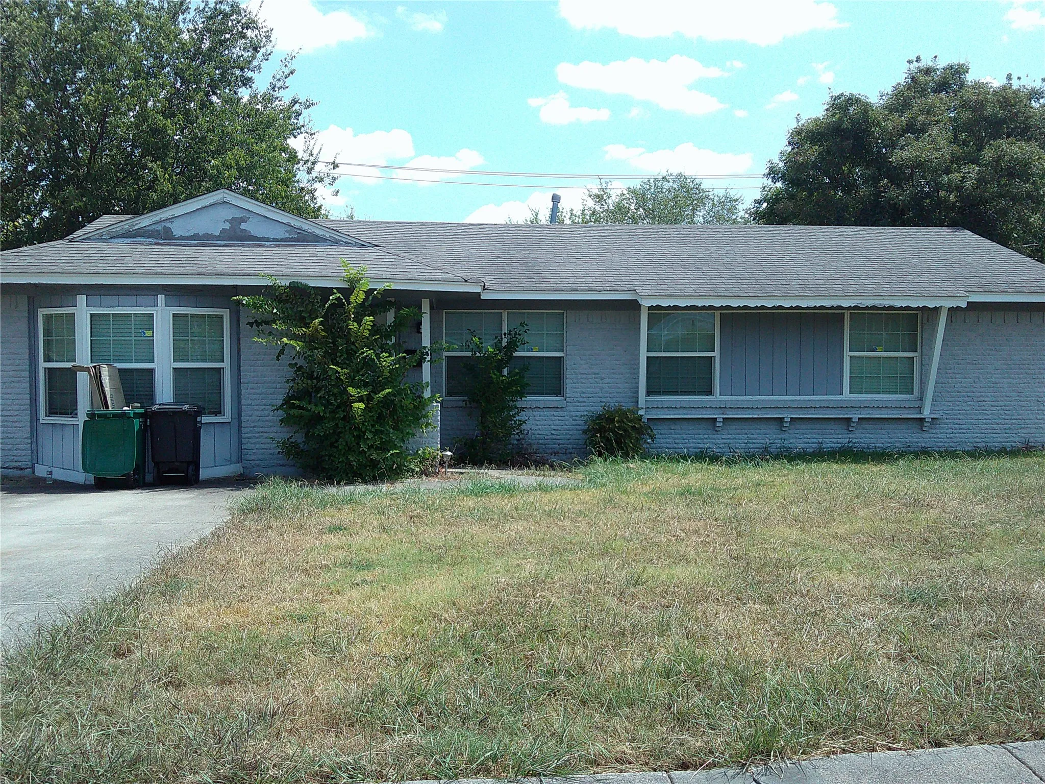 Single Family Residence For Sale in Dallas County , 2516 Jeanette Drive, Mesquite, Texas 75149, 3 Bedroom, 2 Bathroom, Garage spaces, 1,288 Sqft, built in 1961, mls#21378735, Real Estate Agent in Mesquite, Homes For Sale in Dallas county, Homes For Sale in Mesquite, Realtor in Mesquite Texas, Real Estate Brokerage Independent Realty Texas, Luminita Cordes Realtor