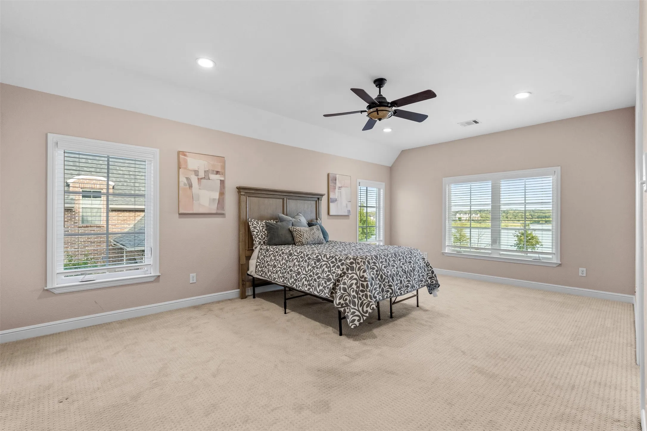 Single Family Residence For Sale in Tarrant County , 1217 Viridian Park Lane, Arlington, Texas 76005, 5 Bedroom, 5 Bathroom, 3 Garage spaces, 6,316 Sqft, built in 2015, mls#21379302, Real Estate Agent in Arlington, Homes For Sale in Tarrant county, Homes For Sale in Arlington, Realtor in Arlington Texas, Real Estate Brokerage Independent Realty Texas, Luminita Cordes Realtor