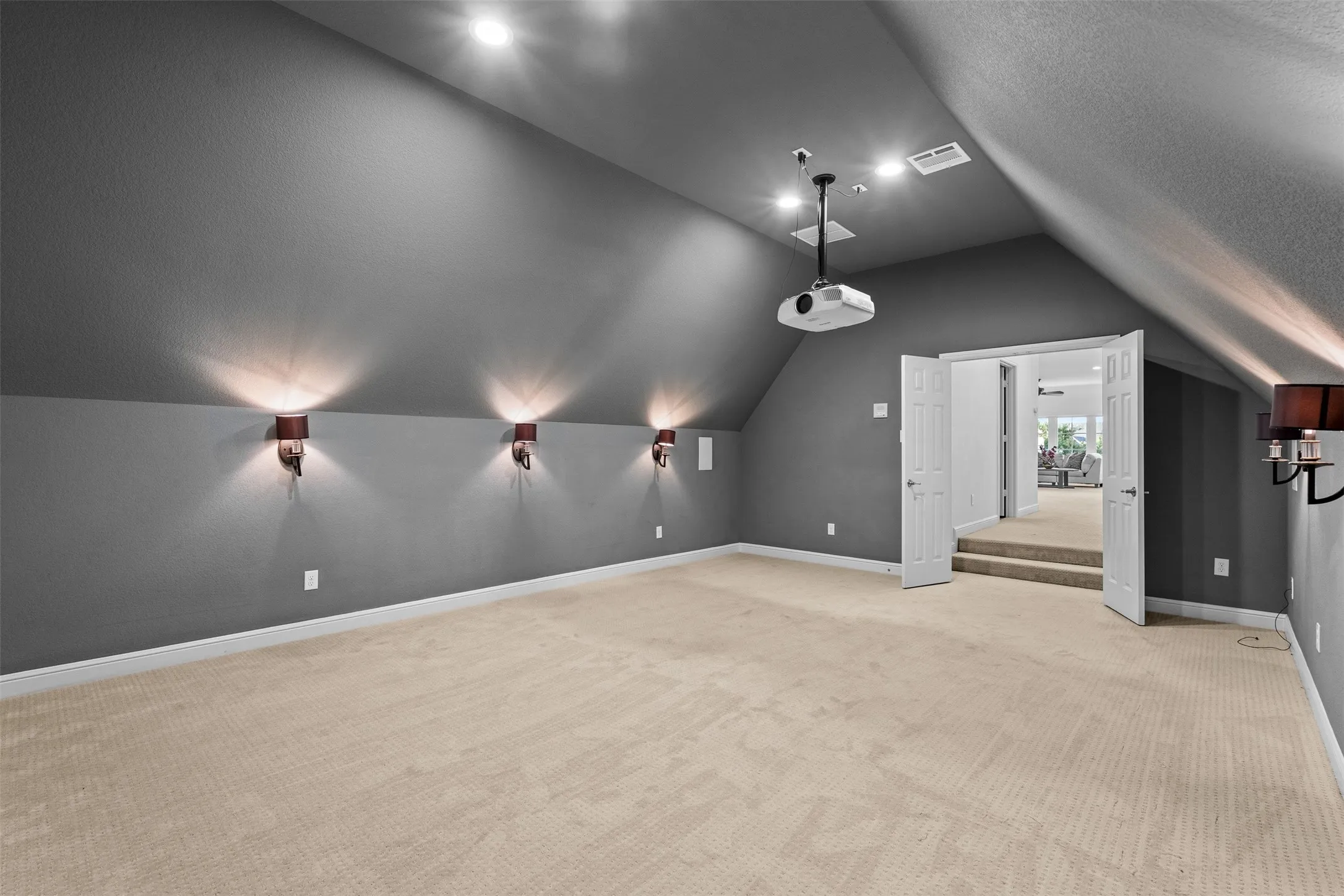 Single Family Residence For Sale in Tarrant County , 1217 Viridian Park Lane, Arlington, Texas 76005, 5 Bedroom, 5 Bathroom, 3 Garage spaces, 6,316 Sqft, built in 2015, mls#21379302, Real Estate Agent in Arlington, Homes For Sale in Tarrant county, Homes For Sale in Arlington, Realtor in Arlington Texas, Real Estate Brokerage Independent Realty Texas, Luminita Cordes Realtor