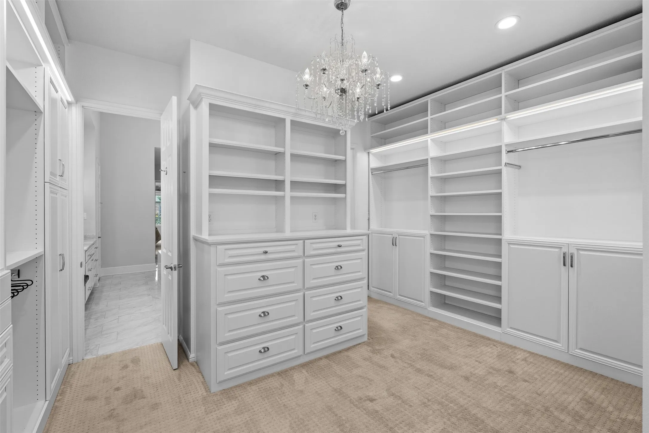 Single Family Residence For Sale in Tarrant County , 1217 Viridian Park Lane, Arlington, Texas 76005, 5 Bedroom, 5 Bathroom, 3 Garage spaces, 6,316 Sqft, built in 2015, mls#21379302, Real Estate Agent in Arlington, Homes For Sale in Tarrant county, Homes For Sale in Arlington, Realtor in Arlington Texas, Real Estate Brokerage Independent Realty Texas, Luminita Cordes Realtor