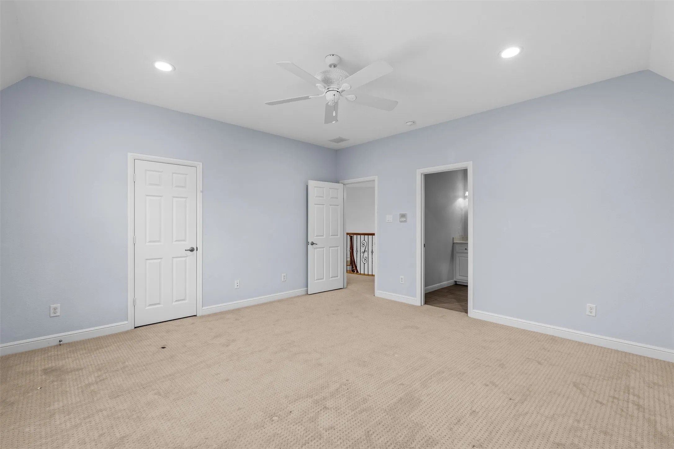 Single Family Residence For Sale in Tarrant County , 1217 Viridian Park Lane, Arlington, Texas 76005, 5 Bedroom, 5 Bathroom, 3 Garage spaces, 6,316 Sqft, built in 2015, mls#21379302, Real Estate Agent in Arlington, Homes For Sale in Tarrant county, Homes For Sale in Arlington, Realtor in Arlington Texas, Real Estate Brokerage Independent Realty Texas, Luminita Cordes Realtor