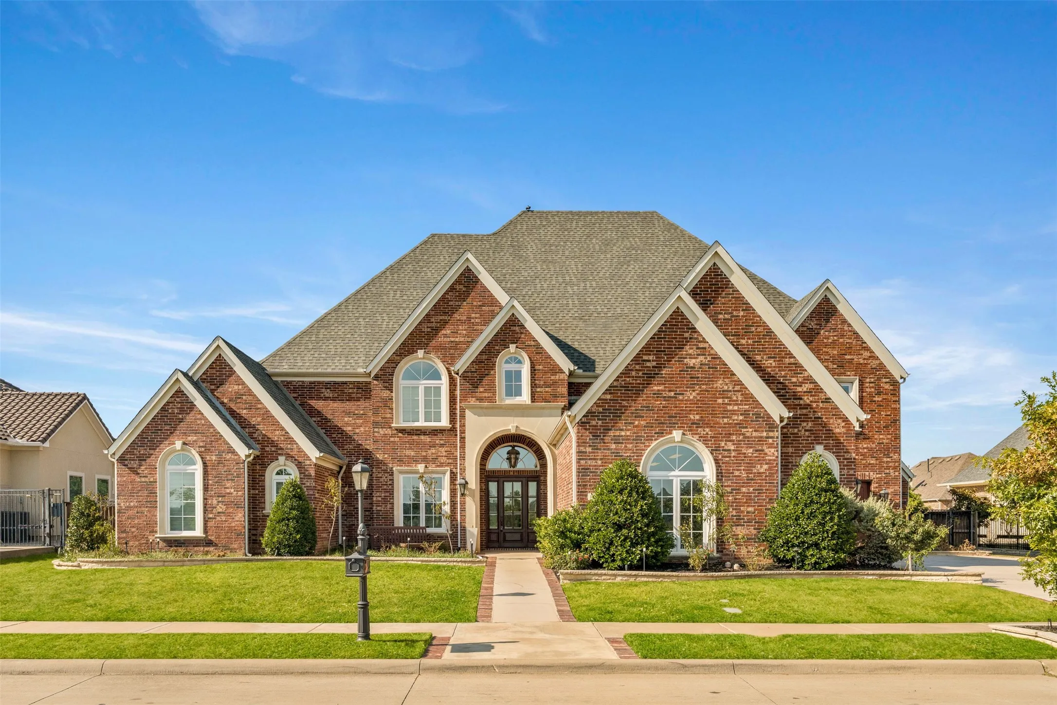 Single Family Residence For Sale in Tarrant County , 1217 Viridian Park Lane, Arlington, Texas 76005, 5 Bedroom, 5 Bathroom, 3 Garage spaces, 6,316 Sqft, built in 2015, mls#21379302, Real Estate Agent in Arlington, Homes For Sale in Tarrant county, Homes For Sale in Arlington, Realtor in Arlington Texas, Real Estate Brokerage Independent Realty Texas, Luminita Cordes Realtor
