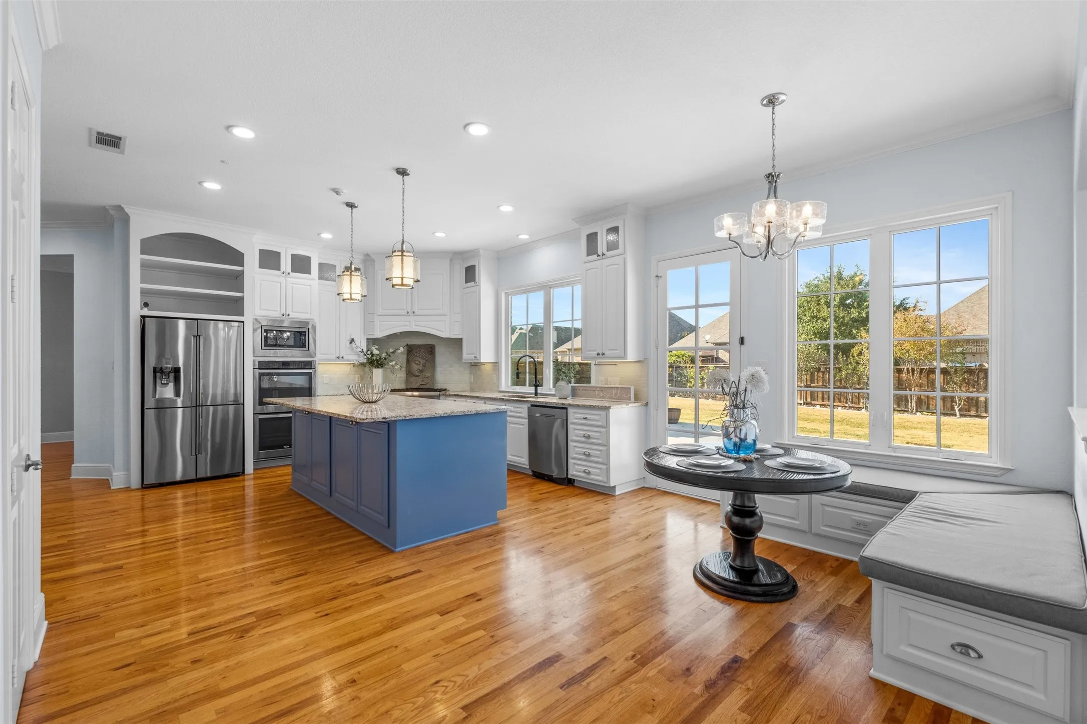 Single Family Residence For Sale in Tarrant County , 1217 Viridian Park Lane, Arlington, Texas 76005, 5 Bedroom, 5 Bathroom, 3 Garage spaces, 6,316 Sqft, built in 2015, mls#21379302, Real Estate Agent in Arlington, Homes For Sale in Tarrant county, Homes For Sale in Arlington, Realtor in Arlington Texas, Real Estate Brokerage Independent Realty Texas, Luminita Cordes Realtor