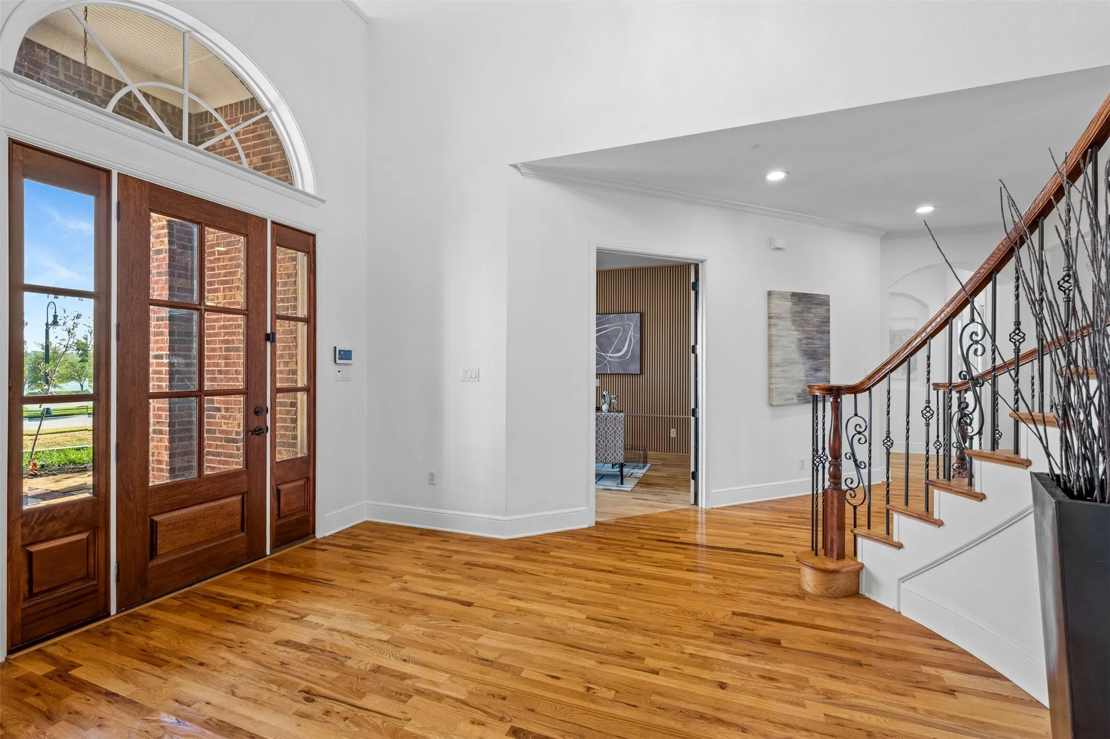 Single Family Residence For Sale in Tarrant County , 1217 Viridian Park Lane, Arlington, Texas 76005, 5 Bedroom, 5 Bathroom, 3 Garage spaces, 6,316 Sqft, built in 2015, mls#21379302, Real Estate Agent in Arlington, Homes For Sale in Tarrant county, Homes For Sale in Arlington, Realtor in Arlington Texas, Real Estate Brokerage Independent Realty Texas, Luminita Cordes Realtor