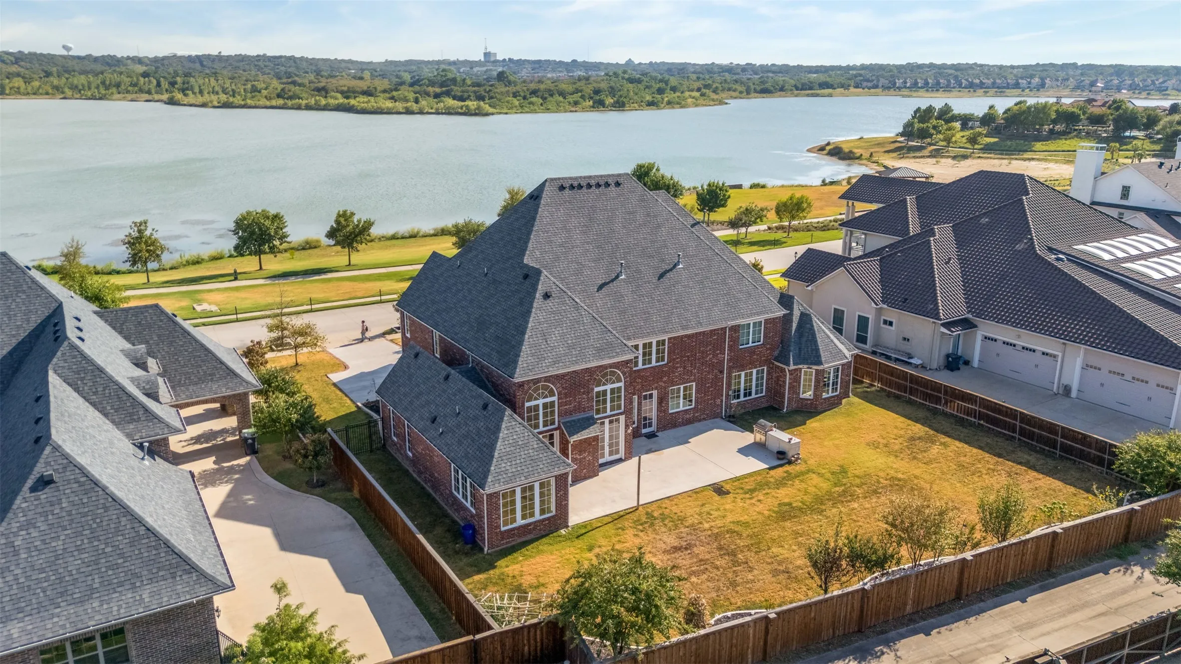 Single Family Residence For Sale in Tarrant County , 1217 Viridian Park Lane, Arlington, Texas 76005, 5 Bedroom, 5 Bathroom, 3 Garage spaces, 6,316 Sqft, built in 2015, mls#21379302, Real Estate Agent in Arlington, Homes For Sale in Tarrant county, Homes For Sale in Arlington, Realtor in Arlington Texas, Real Estate Brokerage Independent Realty Texas, Luminita Cordes Realtor
