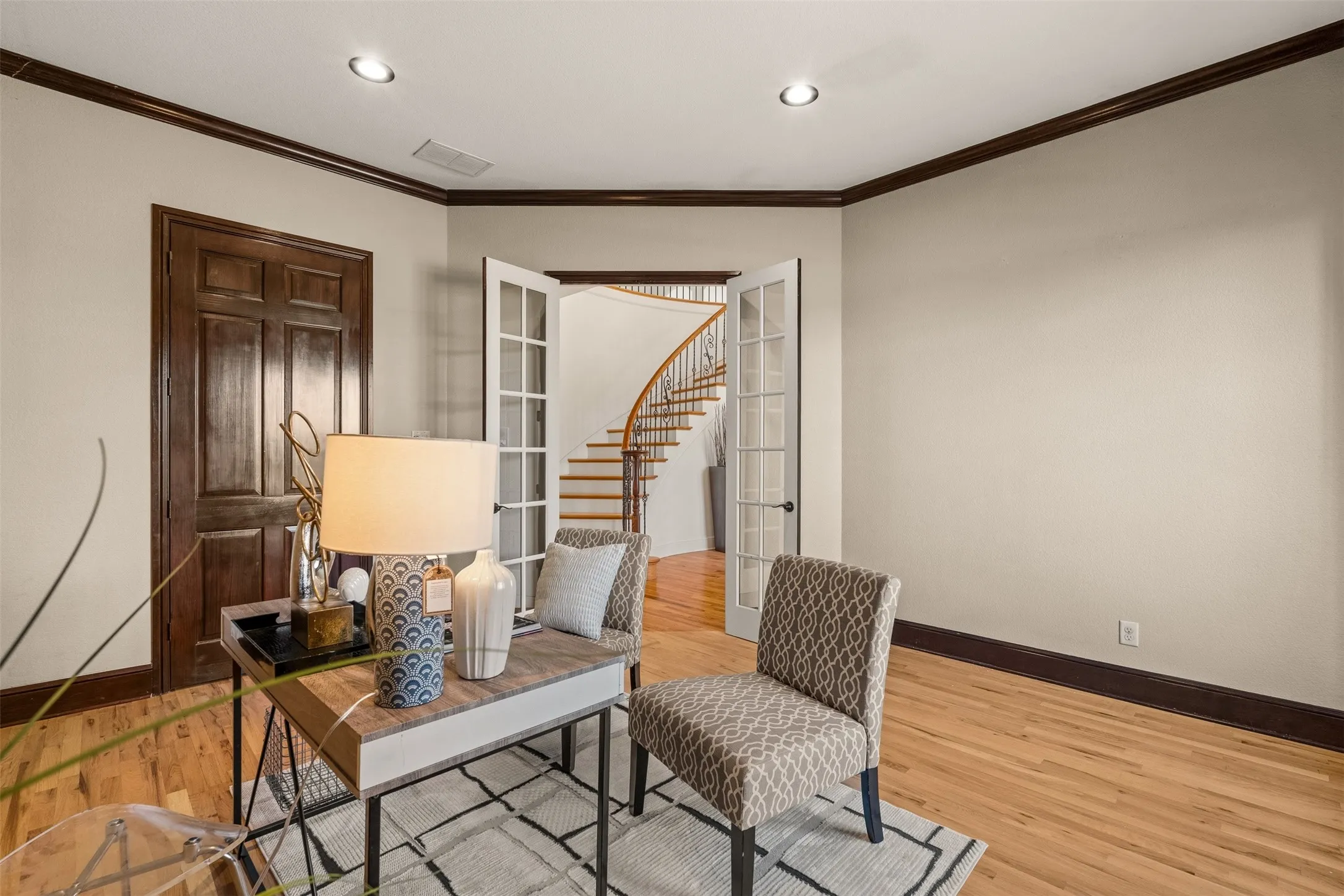 Single Family Residence For Sale in Tarrant County , 1217 Viridian Park Lane, Arlington, Texas 76005, 5 Bedroom, 5 Bathroom, 3 Garage spaces, 6,316 Sqft, built in 2015, mls#21379302, Real Estate Agent in Arlington, Homes For Sale in Tarrant county, Homes For Sale in Arlington, Realtor in Arlington Texas, Real Estate Brokerage Independent Realty Texas, Luminita Cordes Realtor