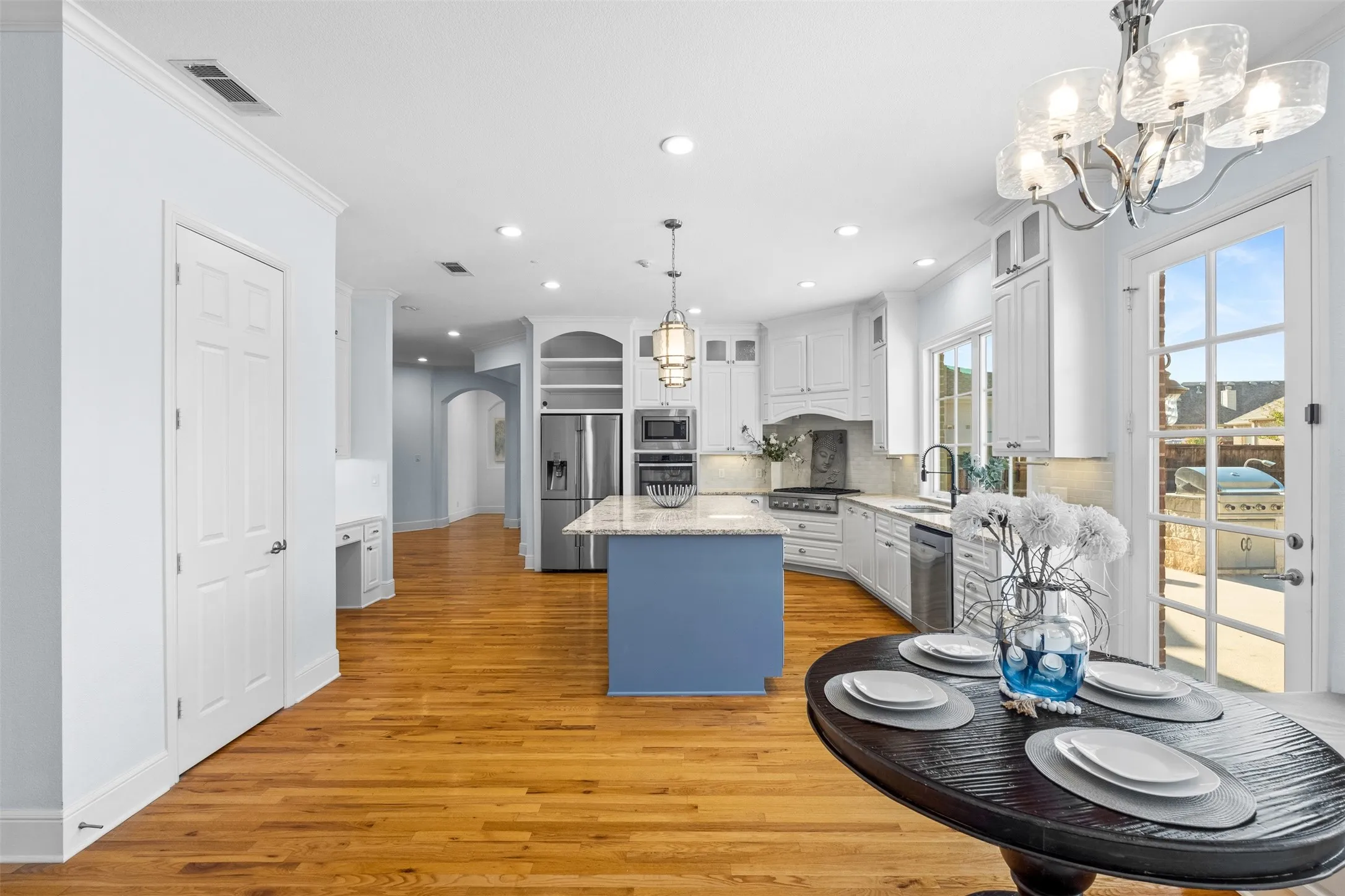 Single Family Residence For Sale in Tarrant County , 1217 Viridian Park Lane, Arlington, Texas 76005, 5 Bedroom, 5 Bathroom, 3 Garage spaces, 6,316 Sqft, built in 2015, mls#21379302, Real Estate Agent in Arlington, Homes For Sale in Tarrant county, Homes For Sale in Arlington, Realtor in Arlington Texas, Real Estate Brokerage Independent Realty Texas, Luminita Cordes Realtor