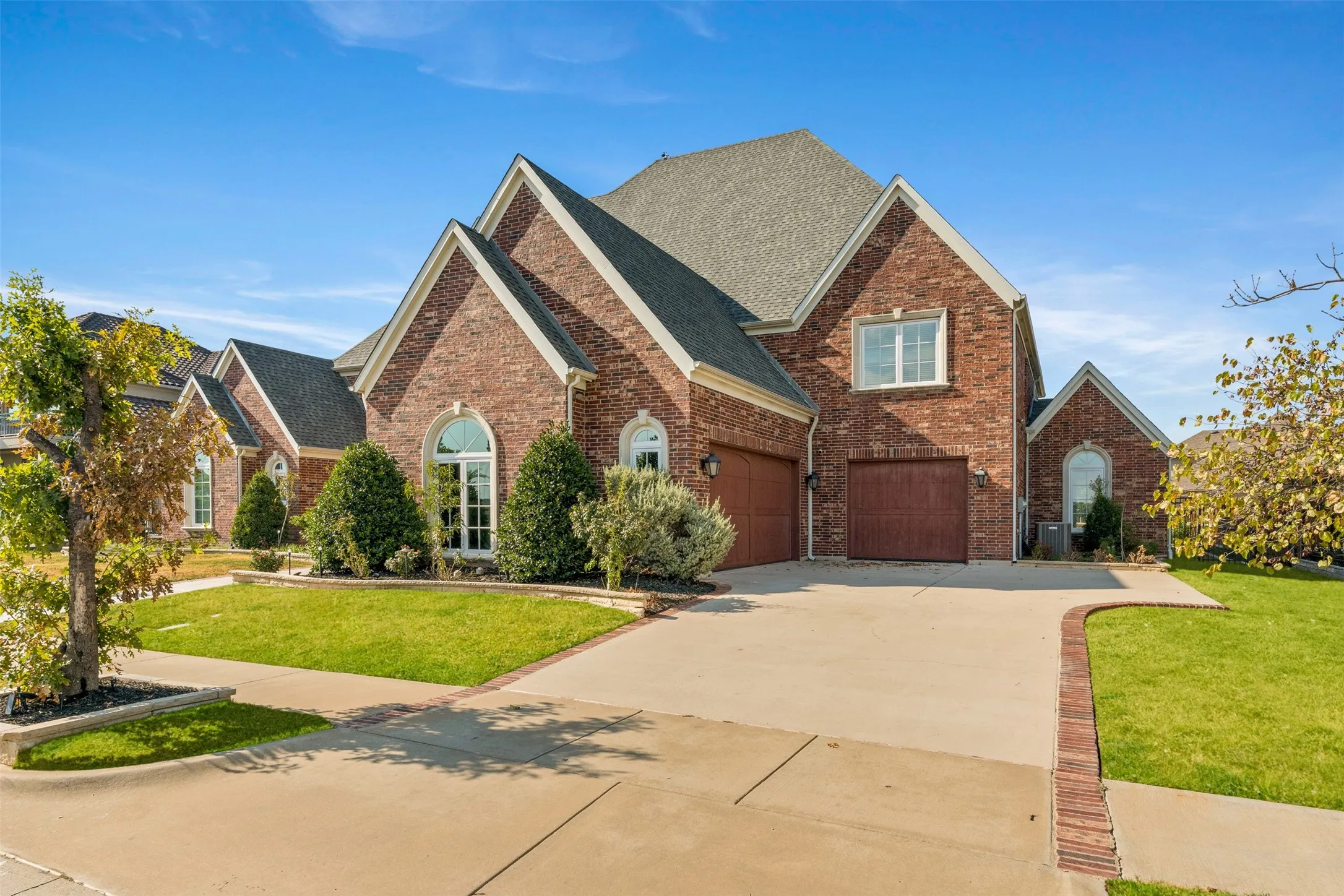 Single Family Residence For Sale in Tarrant County , 1217 Viridian Park Lane, Arlington, Texas 76005, 5 Bedroom, 5 Bathroom, 3 Garage spaces, 6,316 Sqft, built in 2015, mls#21379302, Real Estate Agent in Arlington, Homes For Sale in Tarrant county, Homes For Sale in Arlington, Realtor in Arlington Texas, Real Estate Brokerage Independent Realty Texas, Luminita Cordes Realtor