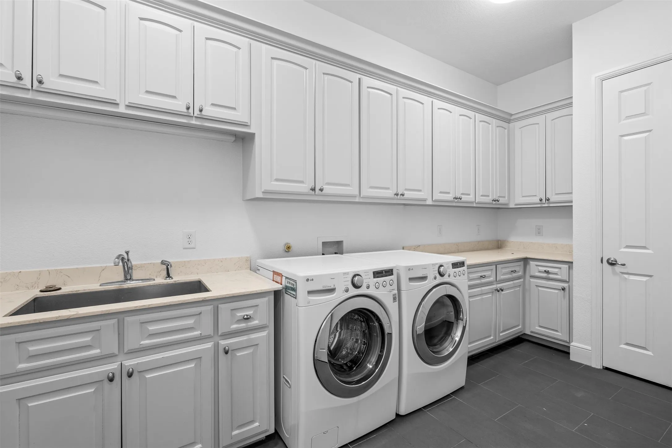 Single Family Residence For Sale in Tarrant County , 1217 Viridian Park Lane, Arlington, Texas 76005, 5 Bedroom, 5 Bathroom, 3 Garage spaces, 6,316 Sqft, built in 2015, mls#21379302, Real Estate Agent in Arlington, Homes For Sale in Tarrant county, Homes For Sale in Arlington, Realtor in Arlington Texas, Real Estate Brokerage Independent Realty Texas, Luminita Cordes Realtor