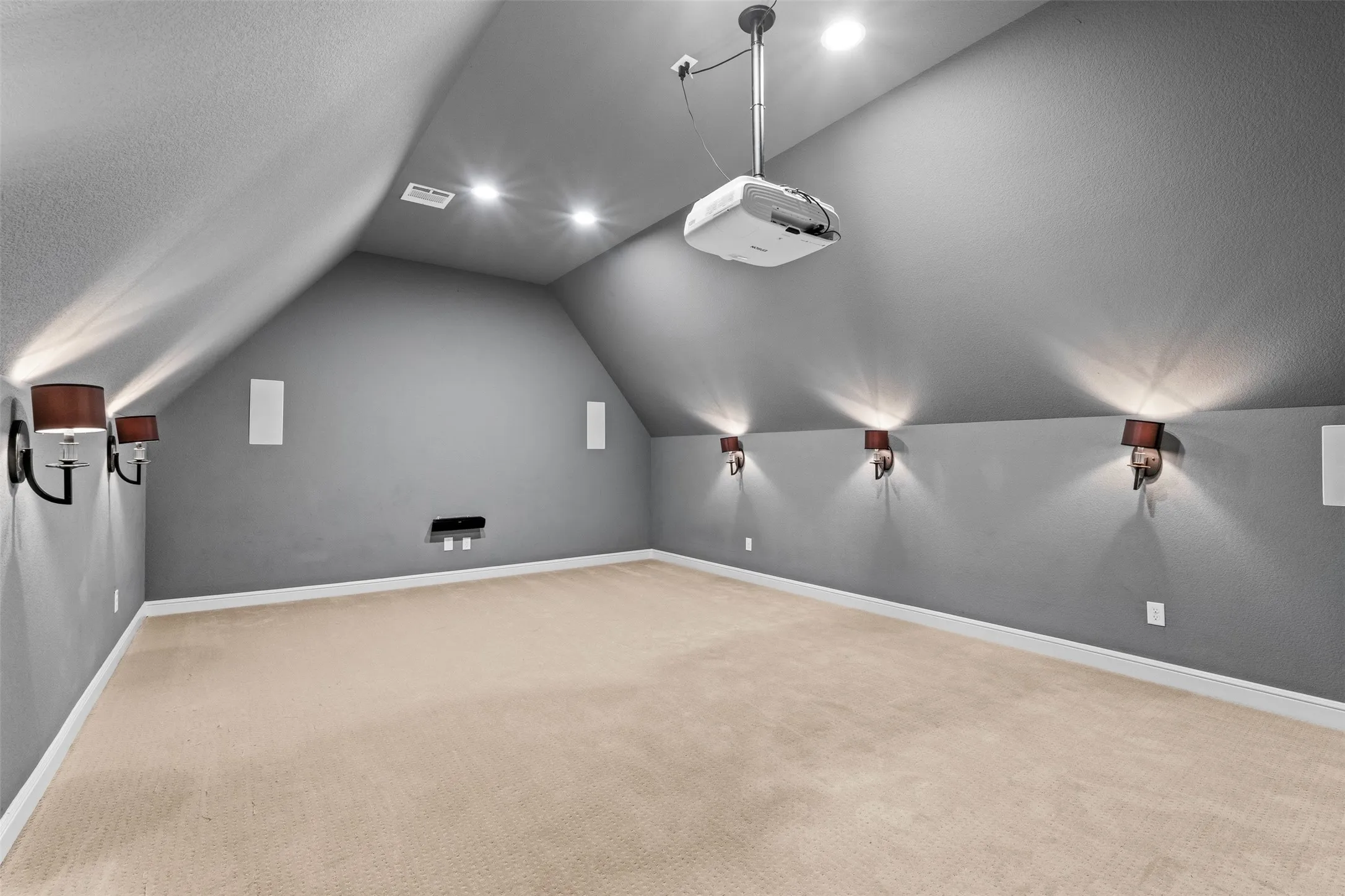 Single Family Residence For Sale in Tarrant County , 1217 Viridian Park Lane, Arlington, Texas 76005, 5 Bedroom, 5 Bathroom, 3 Garage spaces, 6,316 Sqft, built in 2015, mls#21379302, Real Estate Agent in Arlington, Homes For Sale in Tarrant county, Homes For Sale in Arlington, Realtor in Arlington Texas, Real Estate Brokerage Independent Realty Texas, Luminita Cordes Realtor