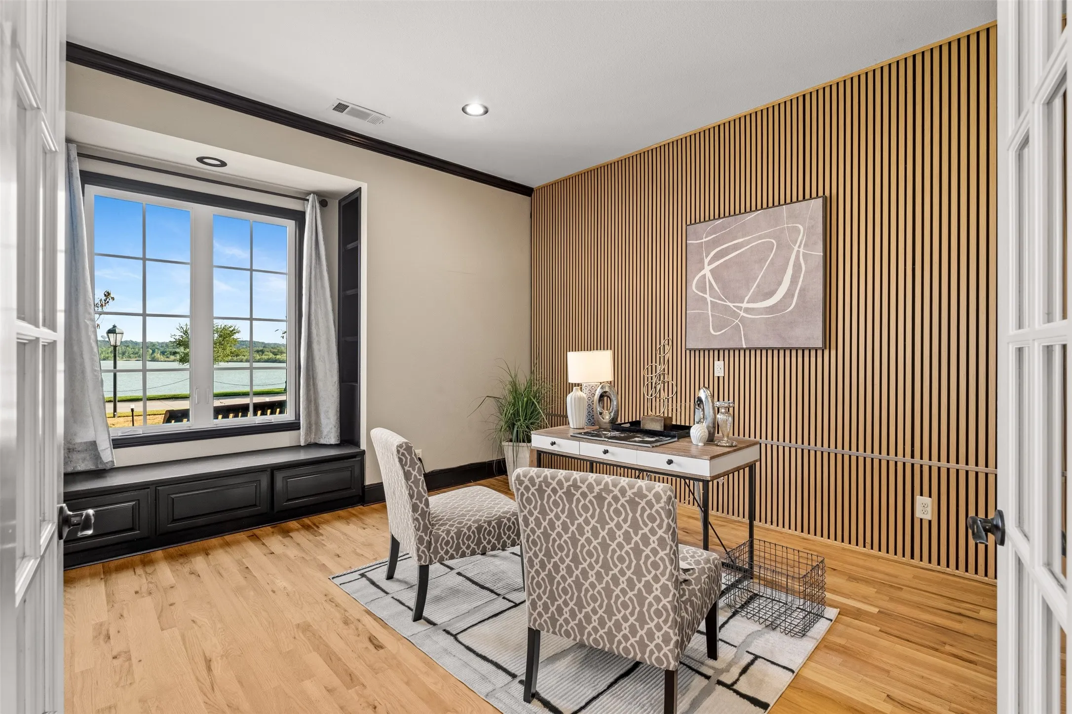 Single Family Residence For Sale in Tarrant County , 1217 Viridian Park Lane, Arlington, Texas 76005, 5 Bedroom, 5 Bathroom, 3 Garage spaces, 6,316 Sqft, built in 2015, mls#21379302, Real Estate Agent in Arlington, Homes For Sale in Tarrant county, Homes For Sale in Arlington, Realtor in Arlington Texas, Real Estate Brokerage Independent Realty Texas, Luminita Cordes Realtor