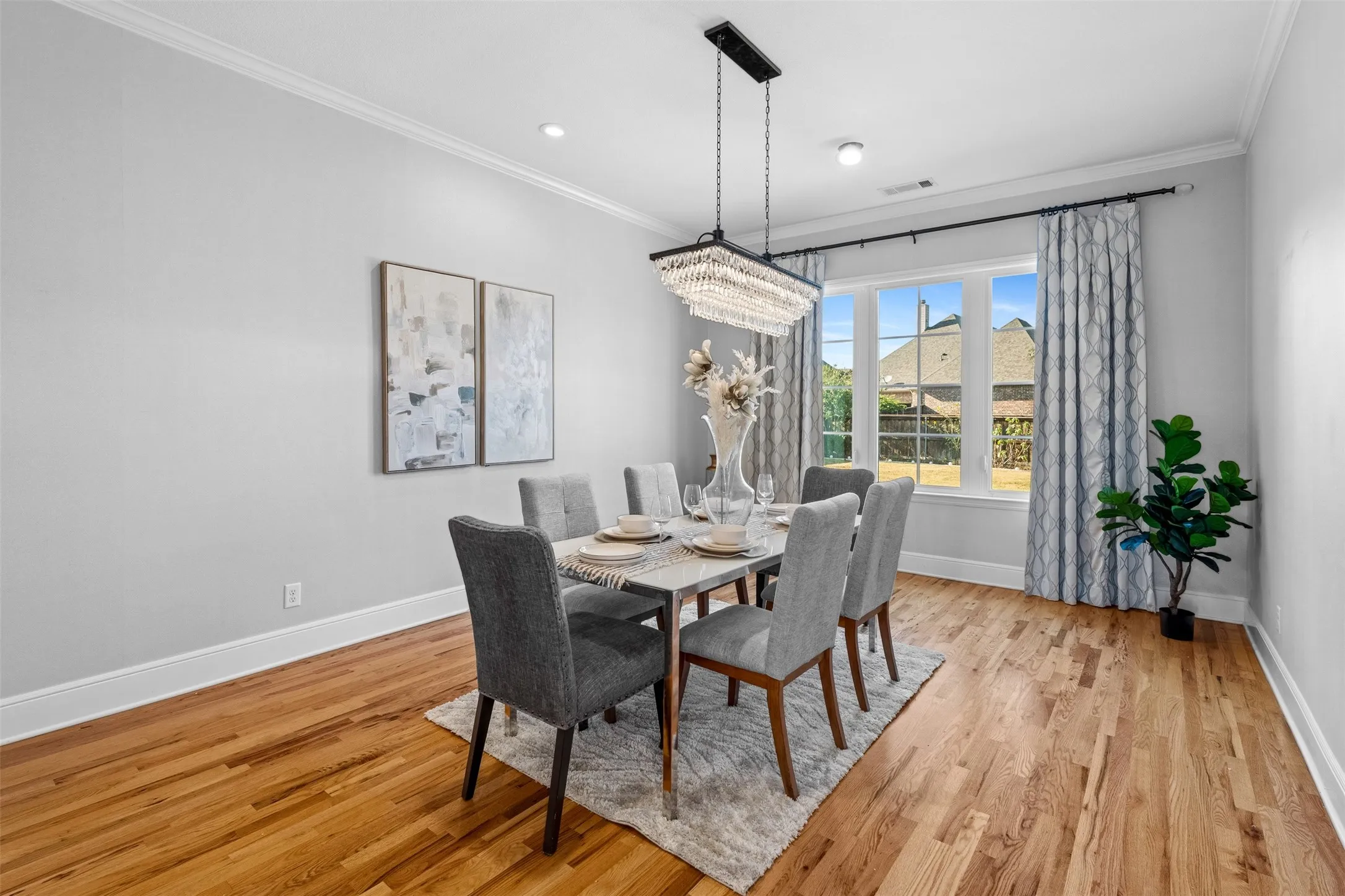 Single Family Residence For Sale in Tarrant County , 1217 Viridian Park Lane, Arlington, Texas 76005, 5 Bedroom, 5 Bathroom, 3 Garage spaces, 6,316 Sqft, built in 2015, mls#21379302, Real Estate Agent in Arlington, Homes For Sale in Tarrant county, Homes For Sale in Arlington, Realtor in Arlington Texas, Real Estate Brokerage Independent Realty Texas, Luminita Cordes Realtor