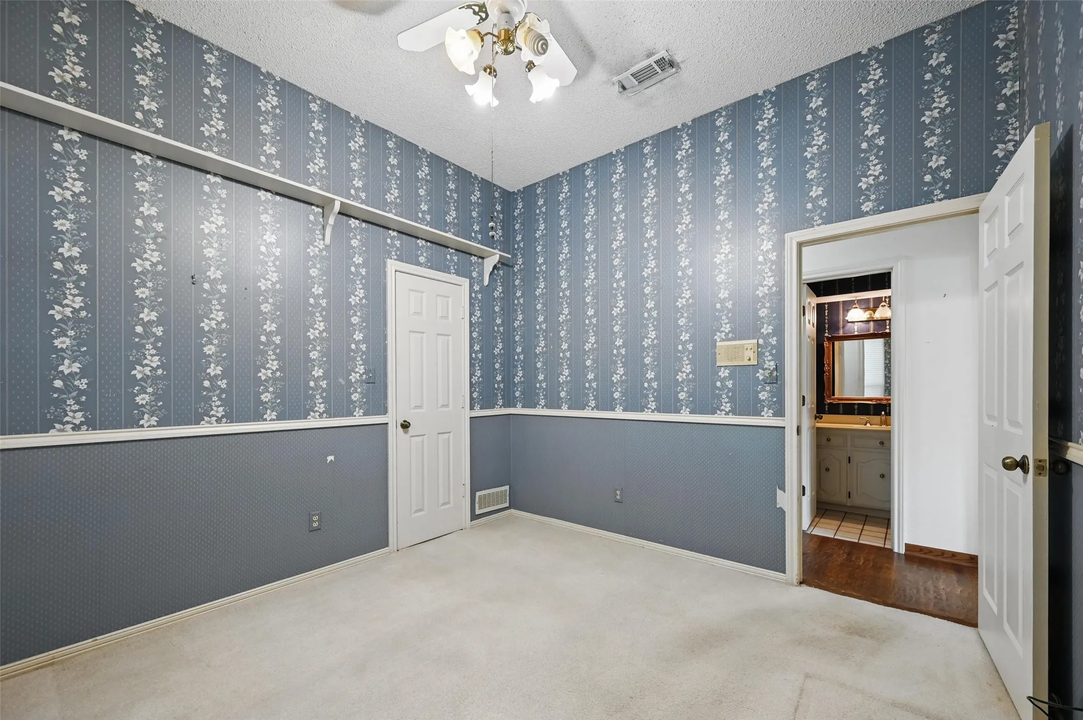 Single Family Residence For Rent in Dallas County , 9719 Amberley Drive, Dallas, Texas 75243, 4 Bedroom, 3 Bathroom, 2 Garage spaces, 2,680 Sqft, built in 1981, mls#21379307, Real Estate Agent in Dallas, Homes For Rent in Dallas county, Homes For Rent in Dallas, Realtor in Dallas Texas, Real Estate Brokerage Independent Realty Texas, Luminita Cordes Realtor