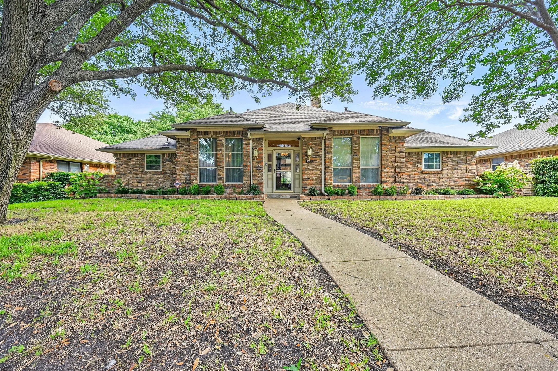Single Family Residence For Rent in Dallas County , 9719 Amberley Drive, Dallas, Texas 75243, 4 Bedroom, 3 Bathroom, 2 Garage spaces, 2,680 Sqft, built in 1981, mls#21379307, Real Estate Agent in Dallas, Homes For Rent in Dallas county, Homes For Rent in Dallas, Realtor in Dallas Texas, Real Estate Brokerage Independent Realty Texas, Luminita Cordes Realtor