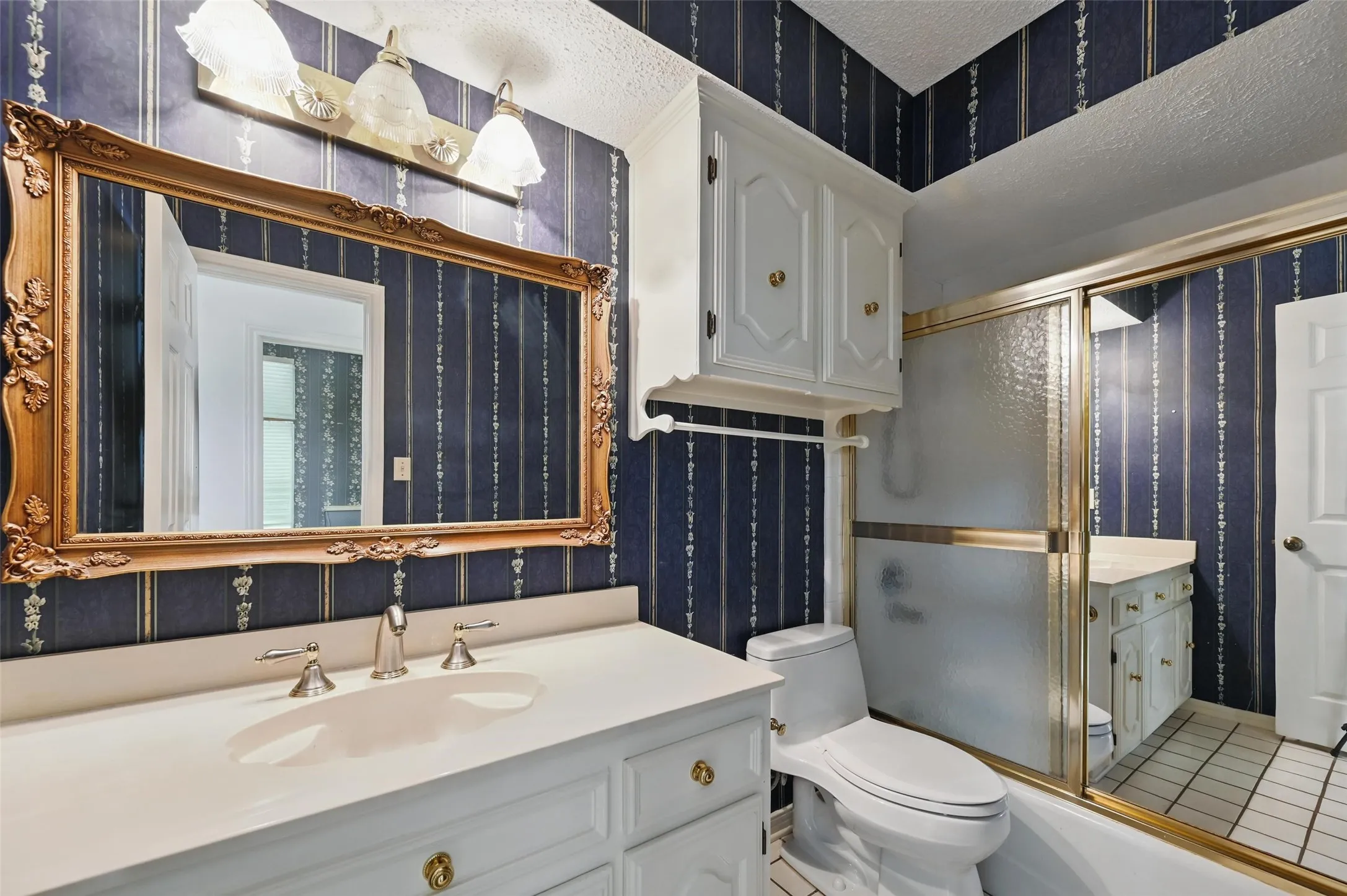 Single Family Residence For Rent in Dallas County , 9719 Amberley Drive, Dallas, Texas 75243, 4 Bedroom, 3 Bathroom, 2 Garage spaces, 2,680 Sqft, built in 1981, mls#21379307, Real Estate Agent in Dallas, Homes For Rent in Dallas county, Homes For Rent in Dallas, Realtor in Dallas Texas, Real Estate Brokerage Independent Realty Texas, Luminita Cordes Realtor