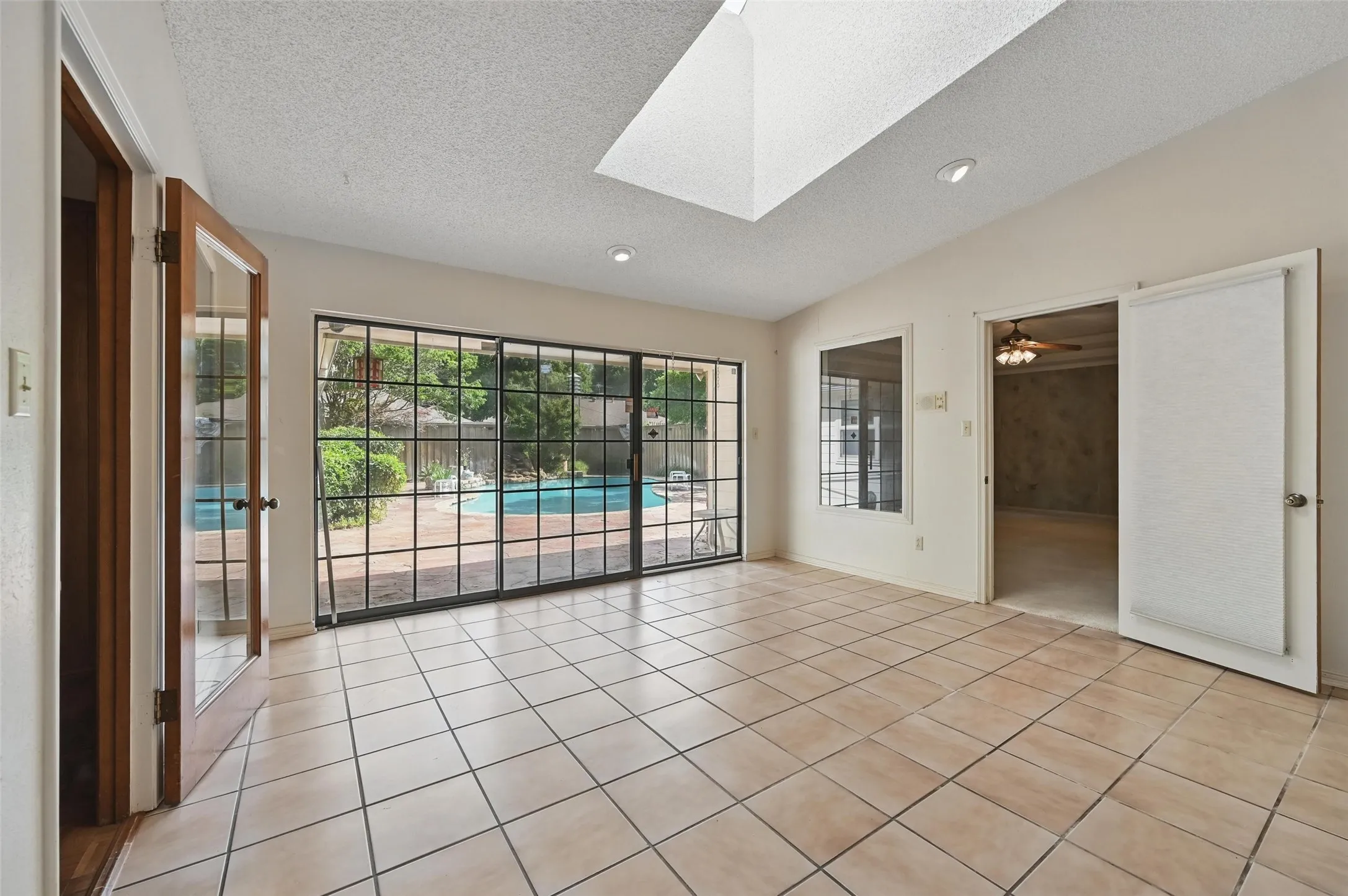 Single Family Residence For Rent in Dallas County , 9719 Amberley Drive, Dallas, Texas 75243, 4 Bedroom, 3 Bathroom, 2 Garage spaces, 2,680 Sqft, built in 1981, mls#21379307, Real Estate Agent in Dallas, Homes For Rent in Dallas county, Homes For Rent in Dallas, Realtor in Dallas Texas, Real Estate Brokerage Independent Realty Texas, Luminita Cordes Realtor