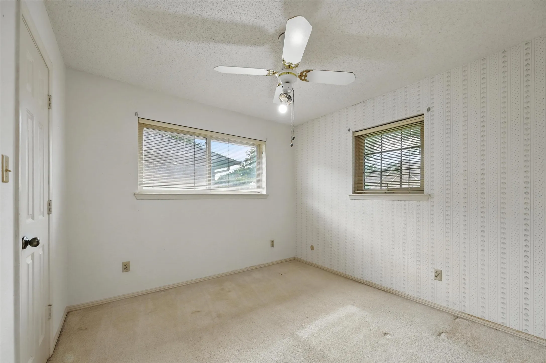 Single Family Residence For Rent in Dallas County , 9719 Amberley Drive, Dallas, Texas 75243, 4 Bedroom, 3 Bathroom, 2 Garage spaces, 2,680 Sqft, built in 1981, mls#21379307, Real Estate Agent in Dallas, Homes For Rent in Dallas county, Homes For Rent in Dallas, Realtor in Dallas Texas, Real Estate Brokerage Independent Realty Texas, Luminita Cordes Realtor