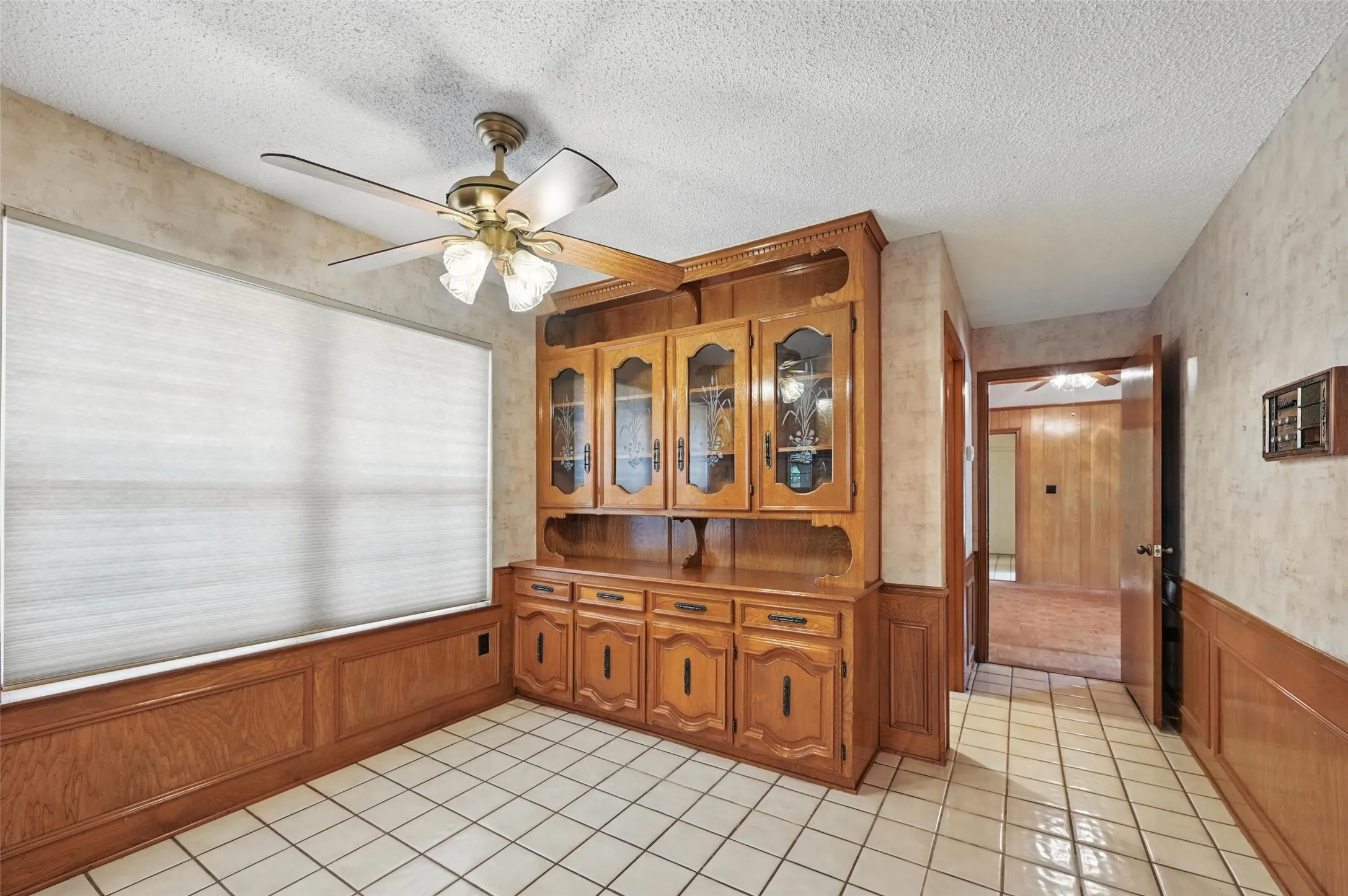 Single Family Residence For Rent in Dallas County , 9719 Amberley Drive, Dallas, Texas 75243, 4 Bedroom, 3 Bathroom, 2 Garage spaces, 2,680 Sqft, built in 1981, mls#21379307, Real Estate Agent in Dallas, Homes For Rent in Dallas county, Homes For Rent in Dallas, Realtor in Dallas Texas, Real Estate Brokerage Independent Realty Texas, Luminita Cordes Realtor